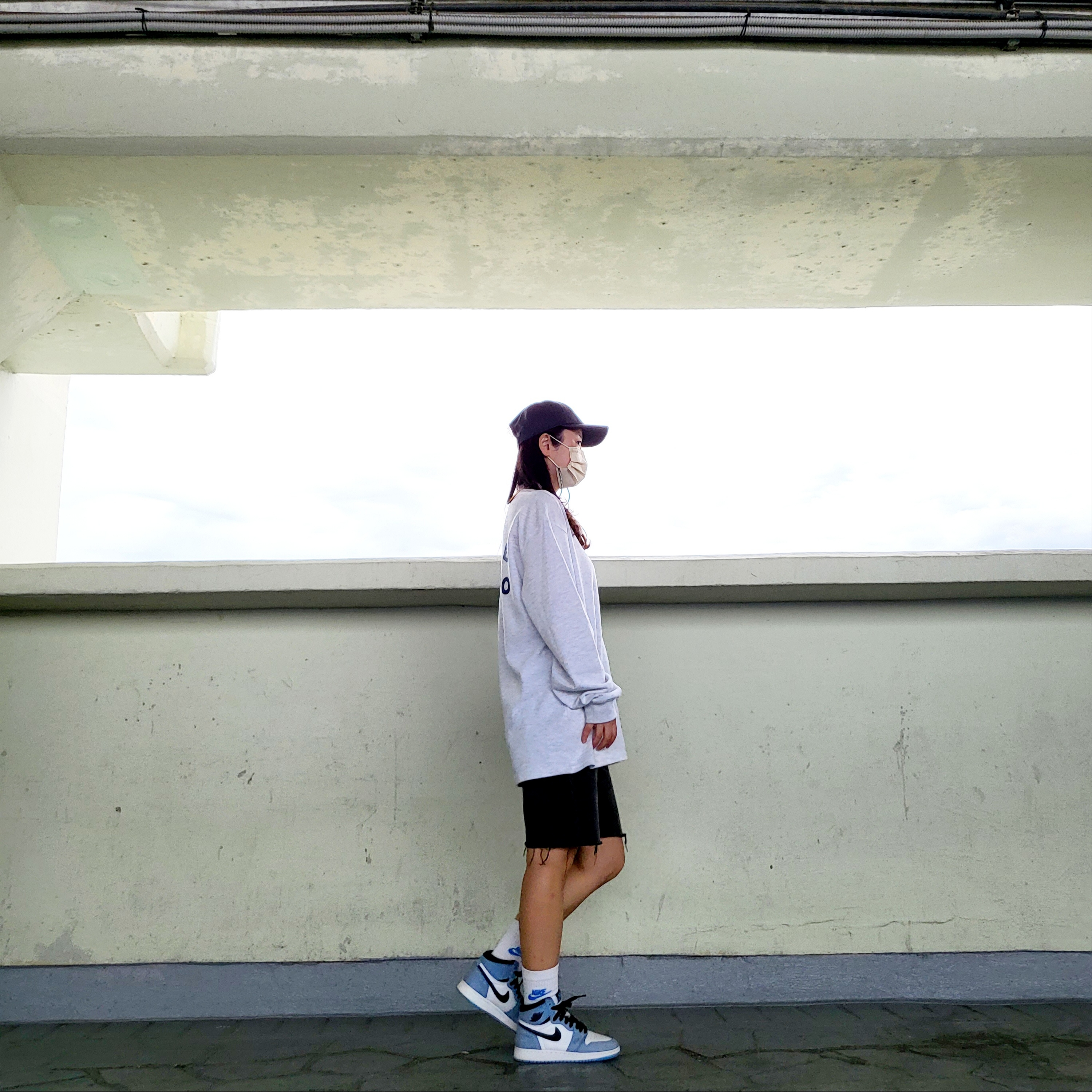 Stussy Stock 8 Ball Low Pro Cap Dark Grey, IAB Studio Long Sleeve Light Gray 착용 스타일 - 2