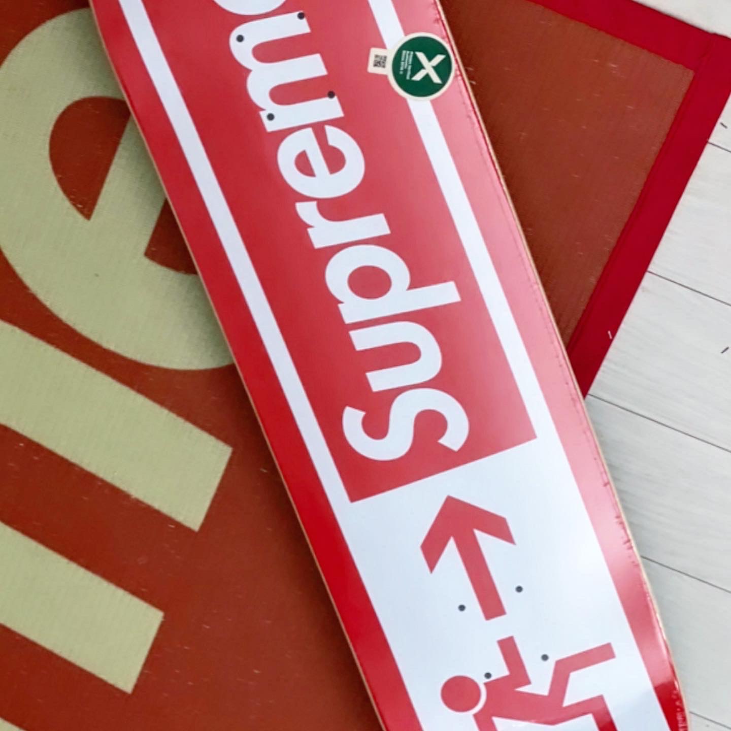 Supreme Exit Skateboard Deck Red - 21SS 착용 스타일 - 1
