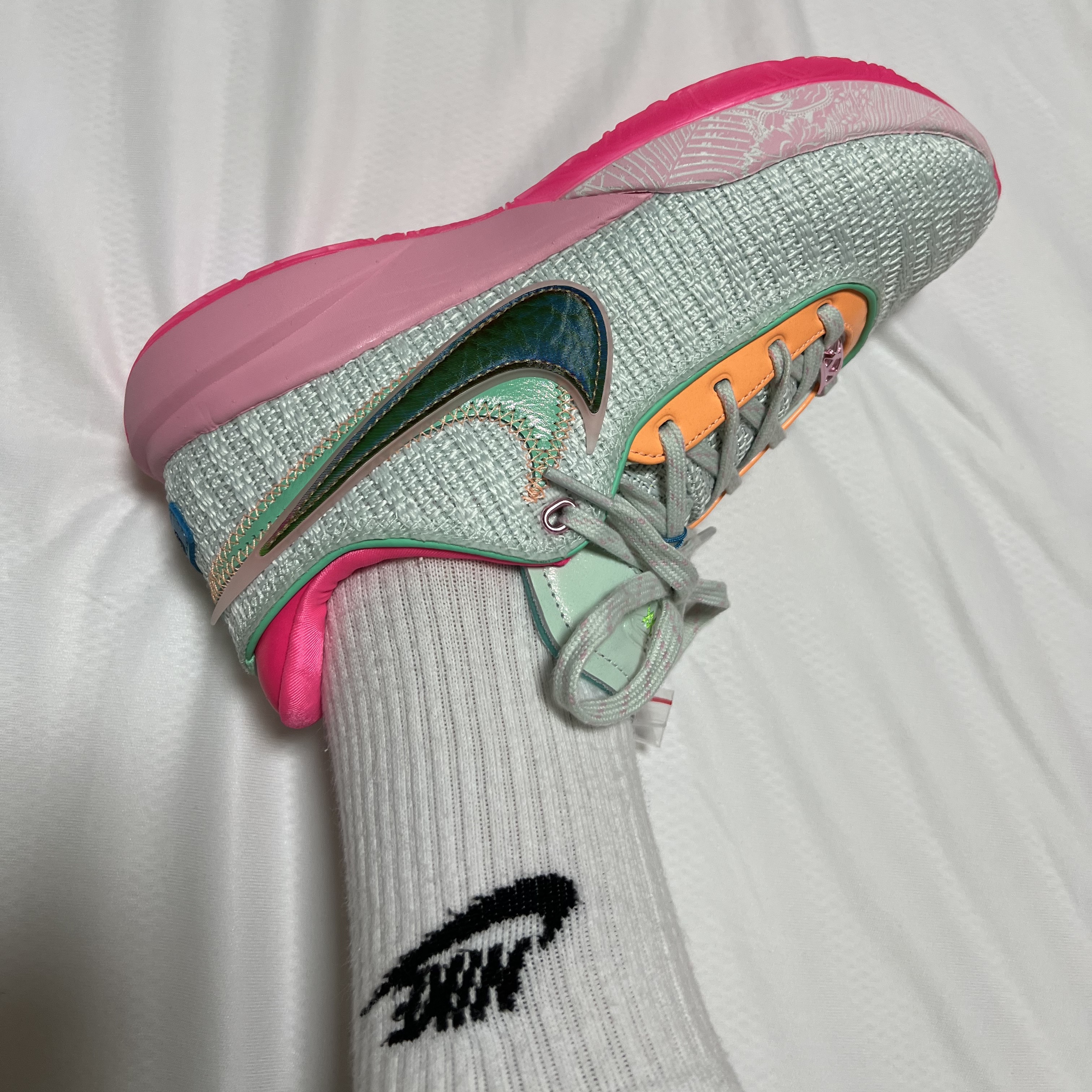 Nike LeBron XX EP Barely Green 착용 스타일