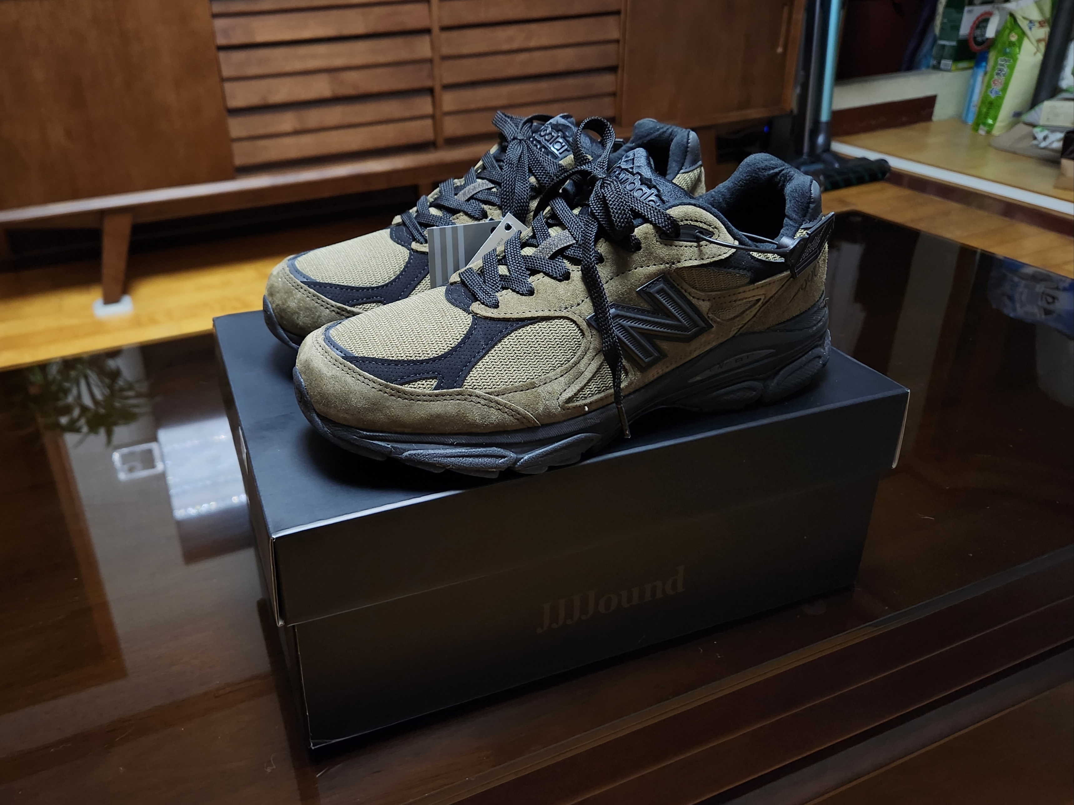 New Balance x JJJJound 990v3 Brown Black 착용 스타일
