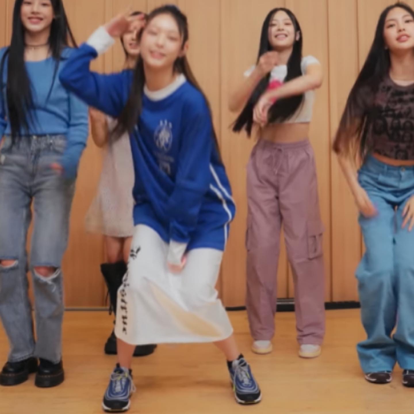 Nike Air Max 97 OG Atlantic Blue and Voltage Yellow 착용 스타일 - 2