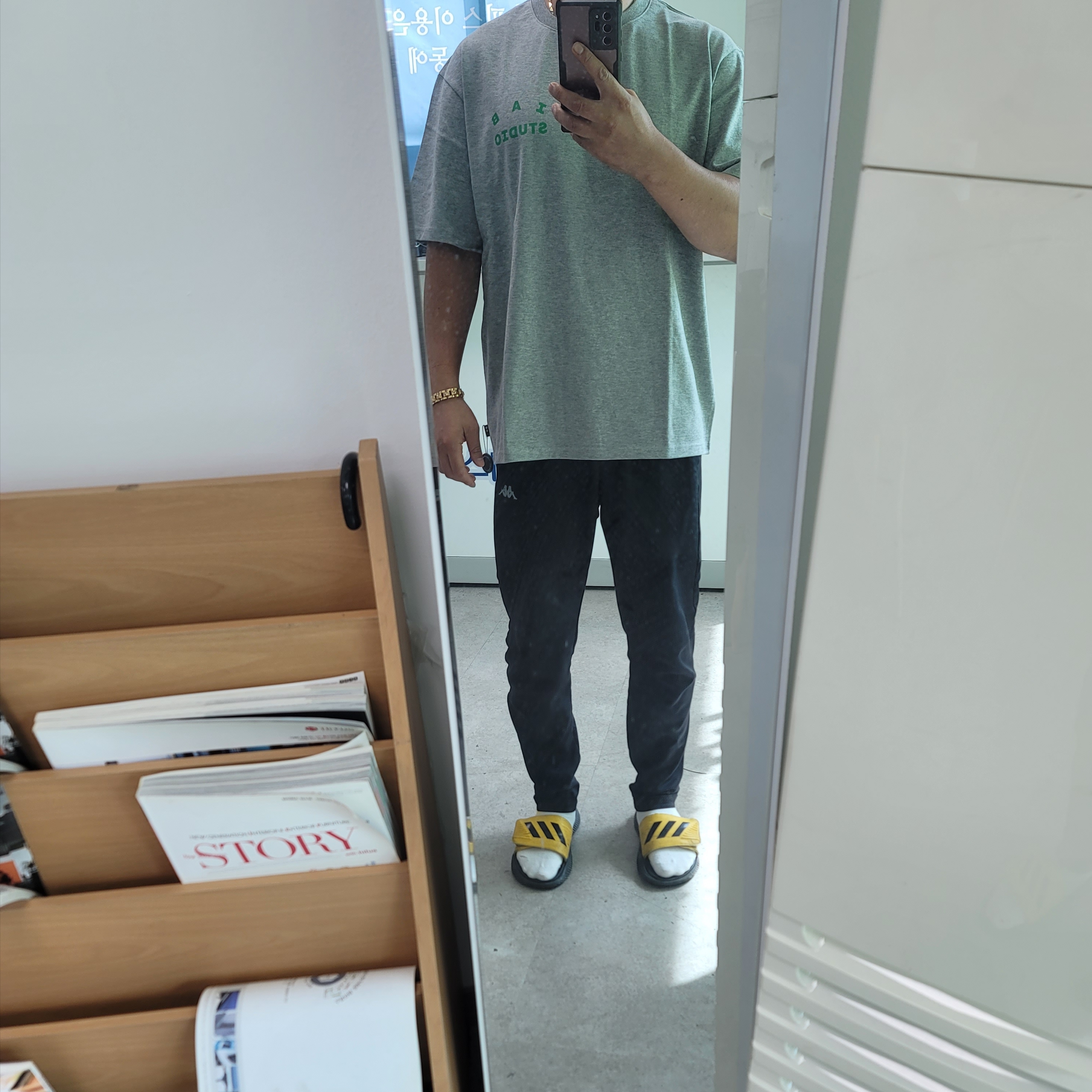 IAB Studio T-Shirt Gray Green - 22FW 착용 스타일