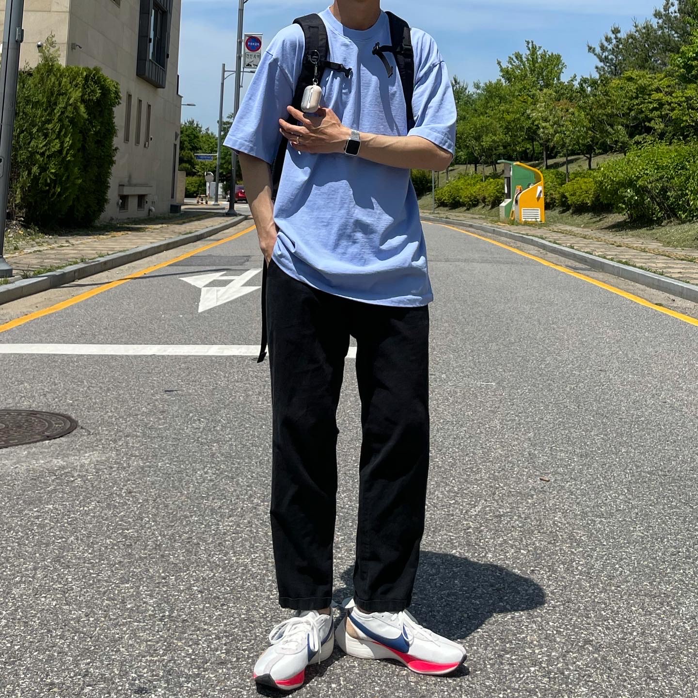 Nike Moon Racer Sail Solar Blue 착용 스타일 - 2