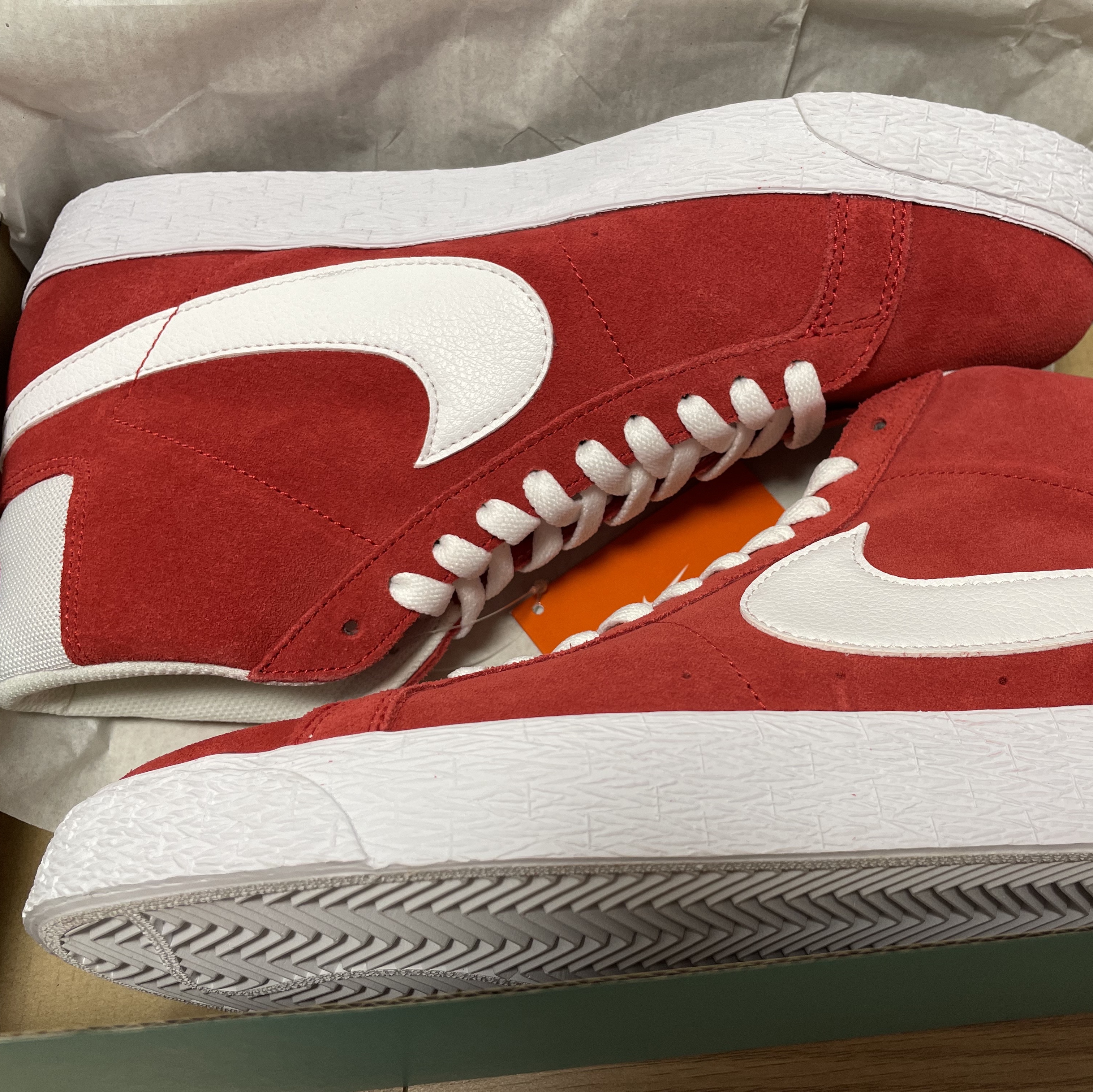 Nike SB Blazer Mid Red Suede 2017 착용 스타일