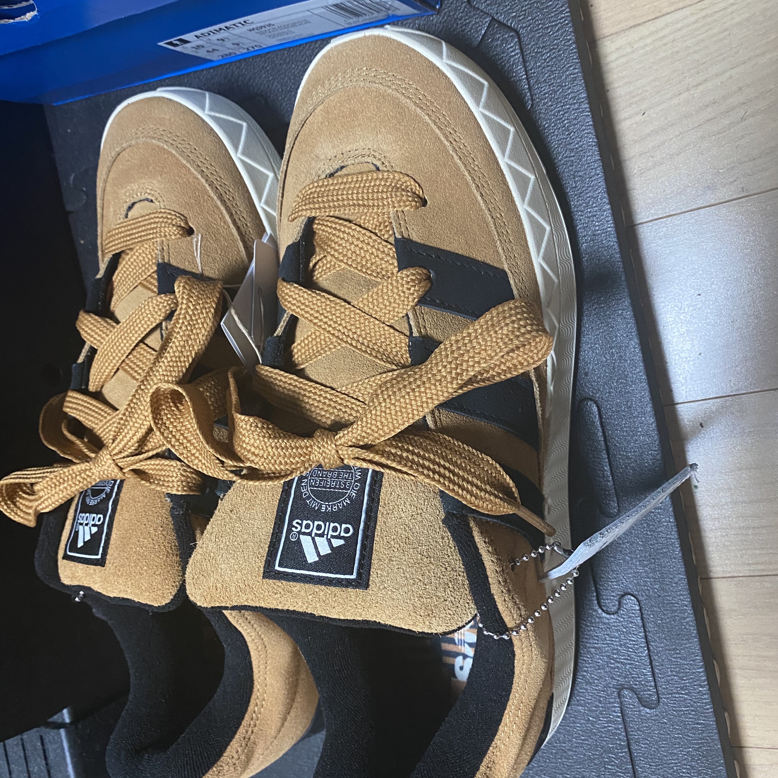 Adidas x Atmos Adimatic OG Shoebox 착용 스타일 - 3