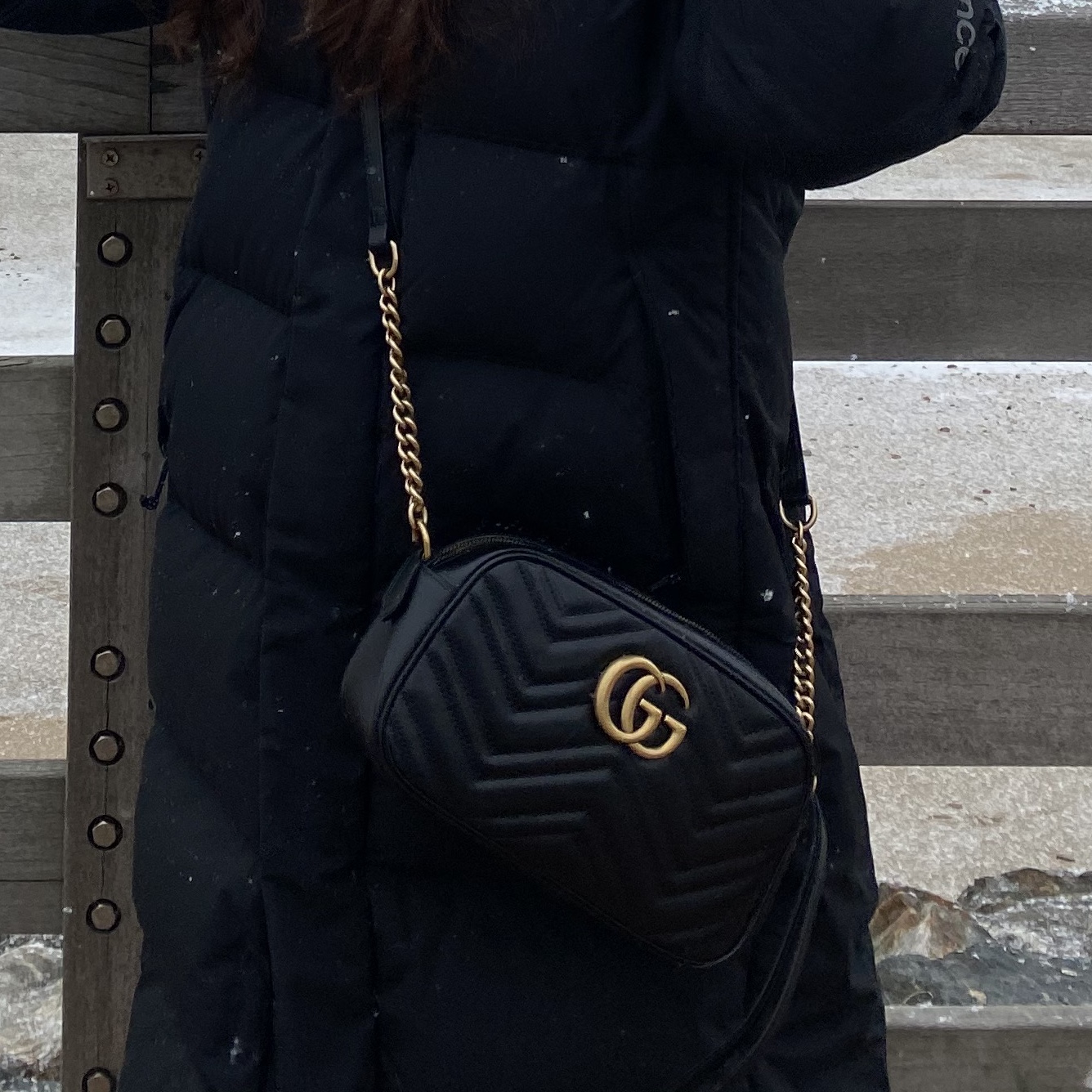 Gucci GG Marmont Matelasse Small Chain Shoulder Bag Black 착용 스타일