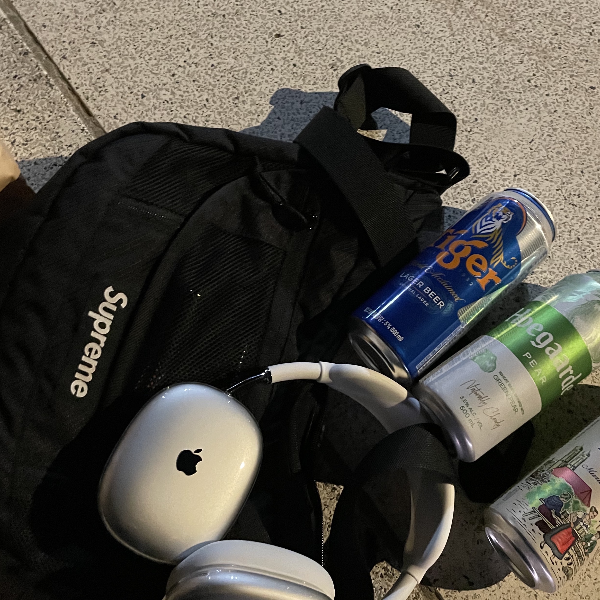 Apple AirPods Max Lightning Silver (Korean Ver.), Supreme Small Messenger Bag Black - 22SS 착용 스타일