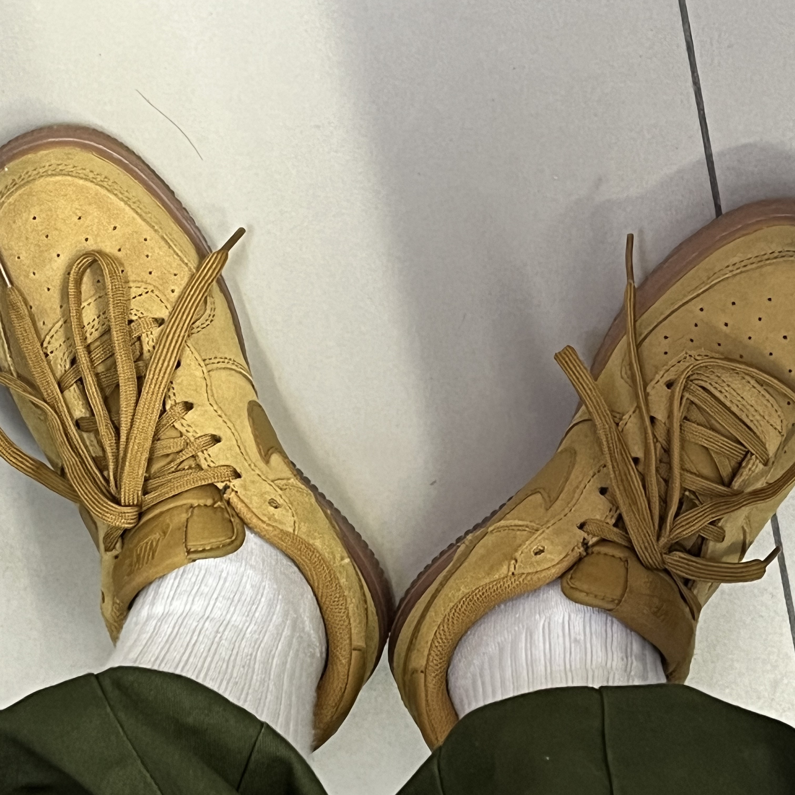 (GS) Nike Air Force 1 LV8 3 Wheat 착용 스타일