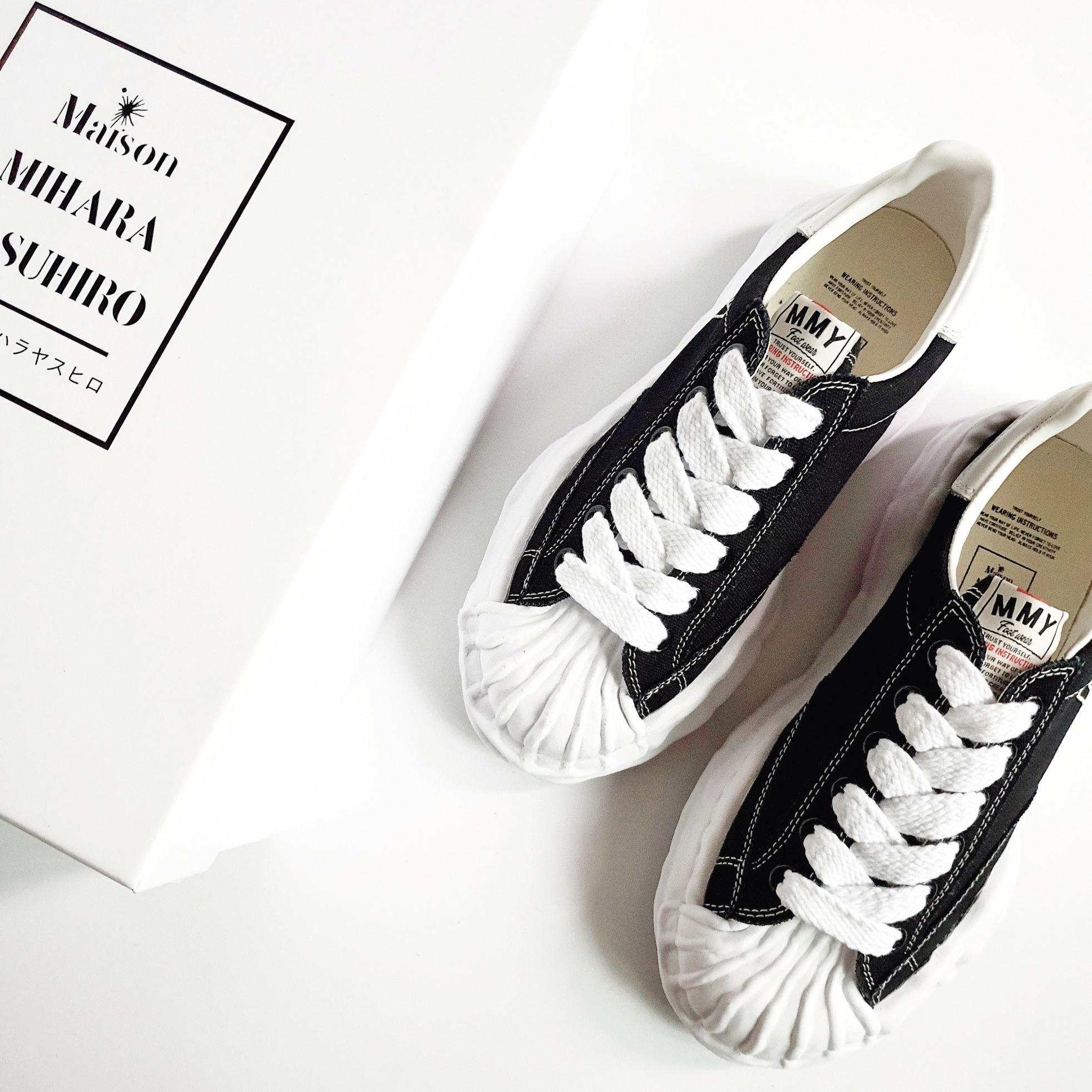 Maison Mihara Yasuhiro Blakey OG Sole Canvas Low-top Sneakers Black White 착용 스타일