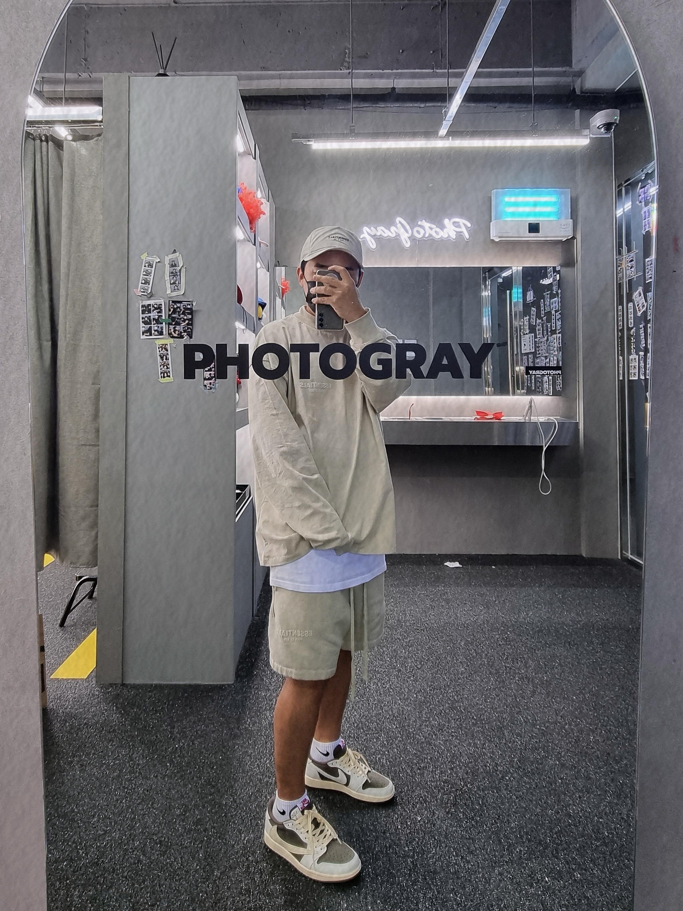 Jordan 1 x Travis Scott Retro Low OG SP Sail and Ridgerock, Essentials Long Sleeve T-Shirt Wheat - 22SS 착용 스타일