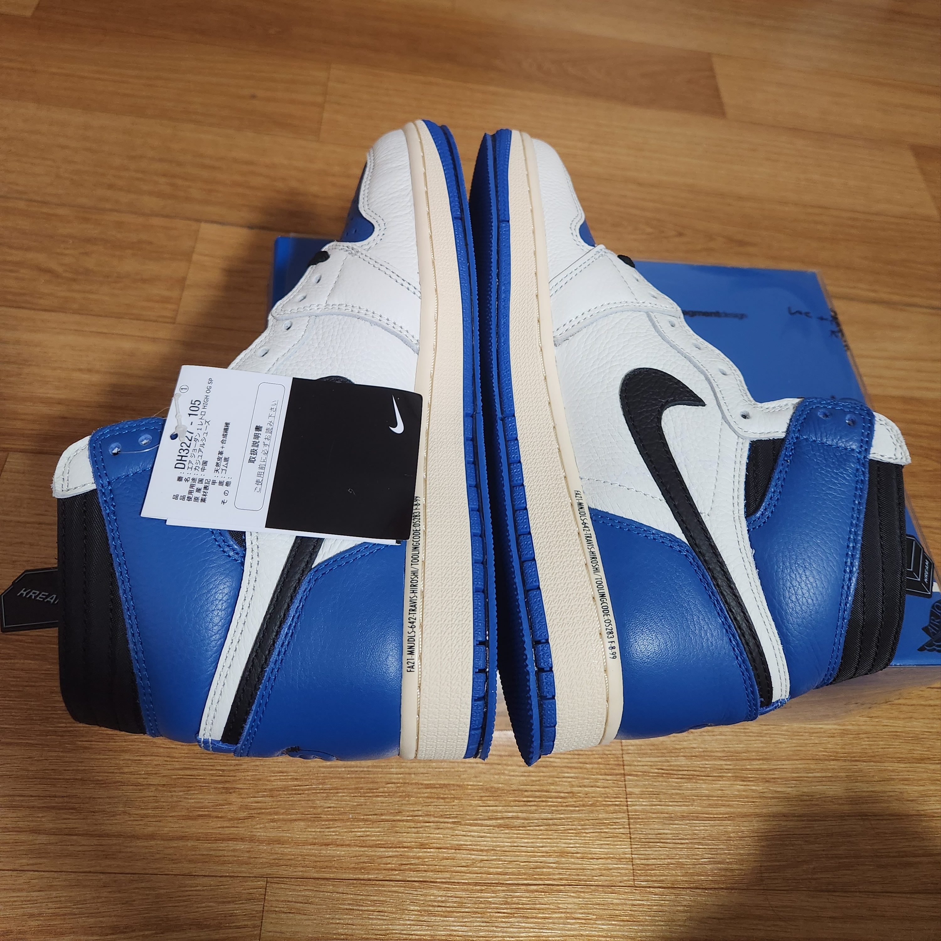 Jordan 1 x Travis Scott x Fragment Retro High OG SP Military Blue 착용 스타일 - 5