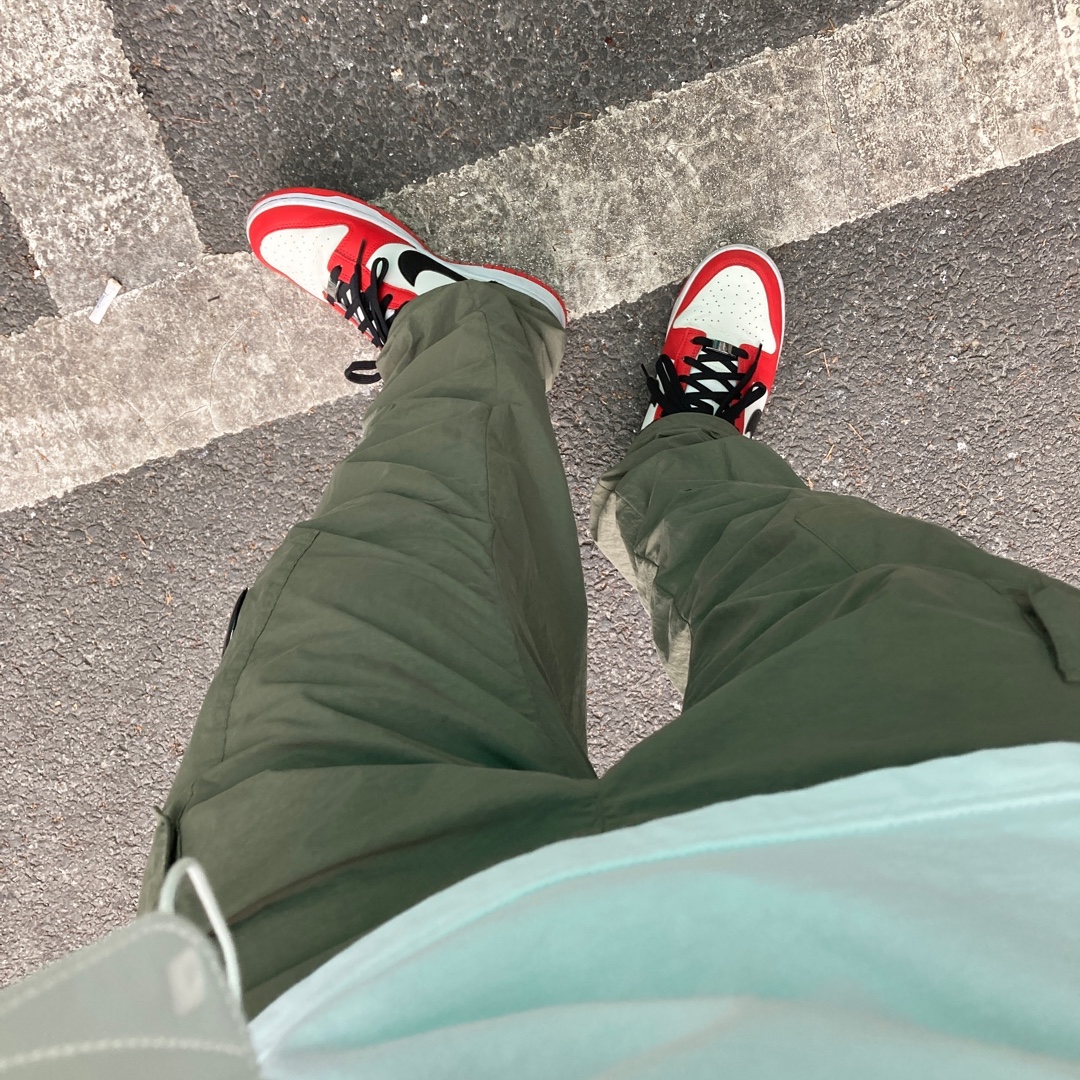 Nike x NBA Dunk Low Retro EMB Black and Chile Red 착용 스타일