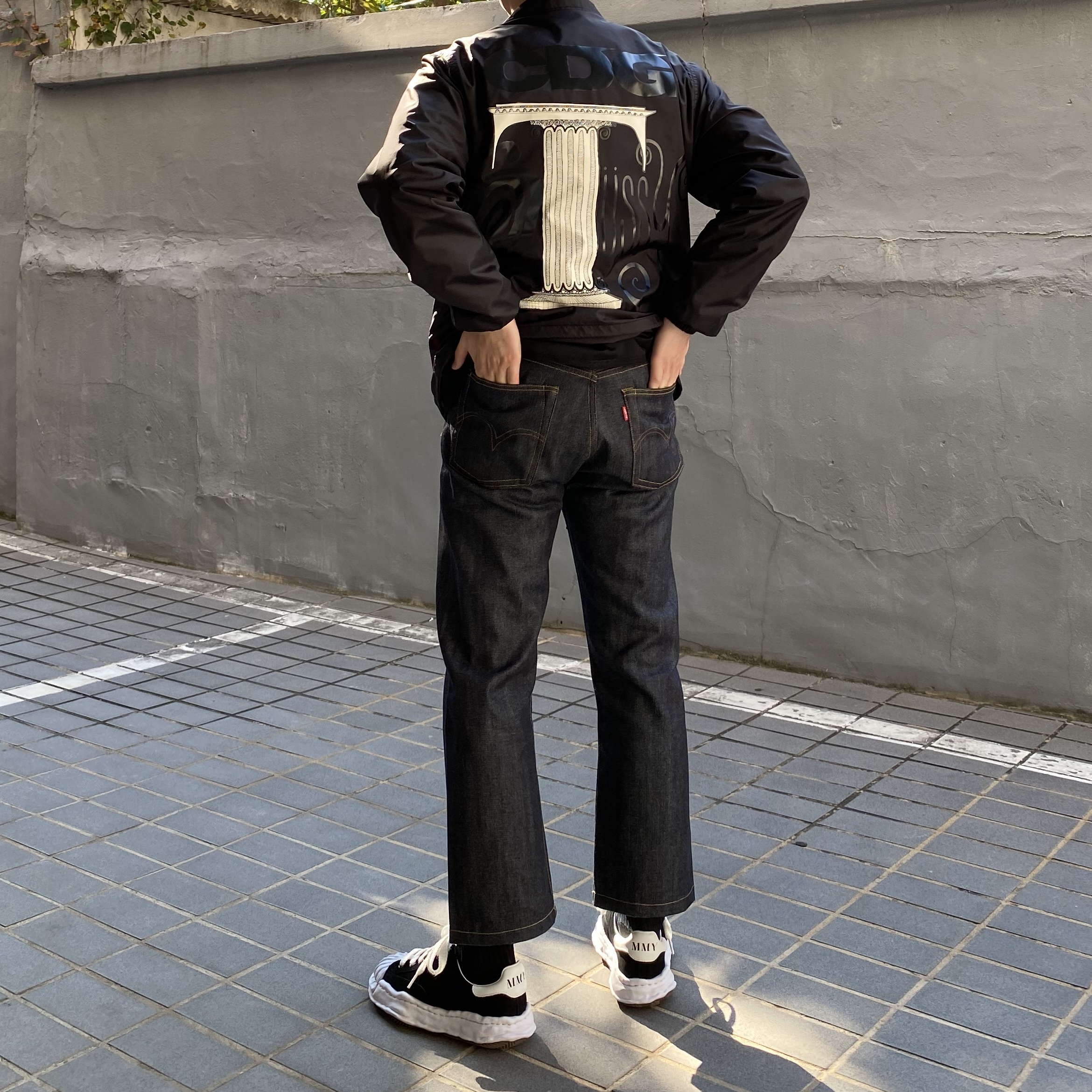 CDG x Stussy Coach Jacket Black, Maison Mihara Yasuhiro Blakey OG Sole Canvas Low-top Sneakers Black 착용 스타일