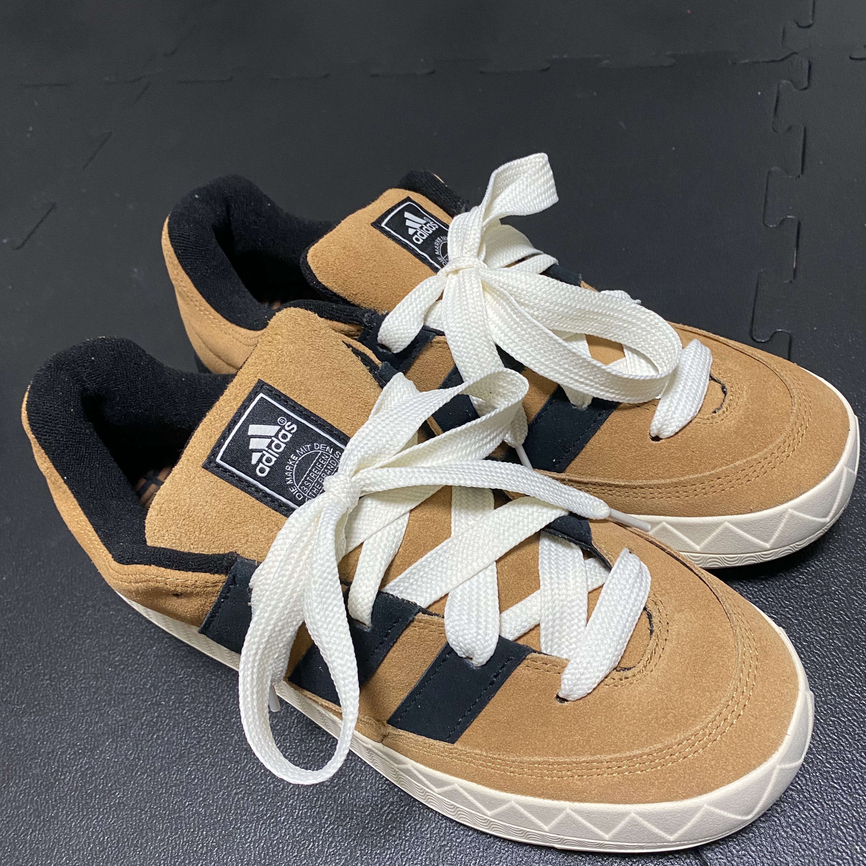 Adidas x Atmos Adimatic OG Shoebox 착용 스타일 - 1