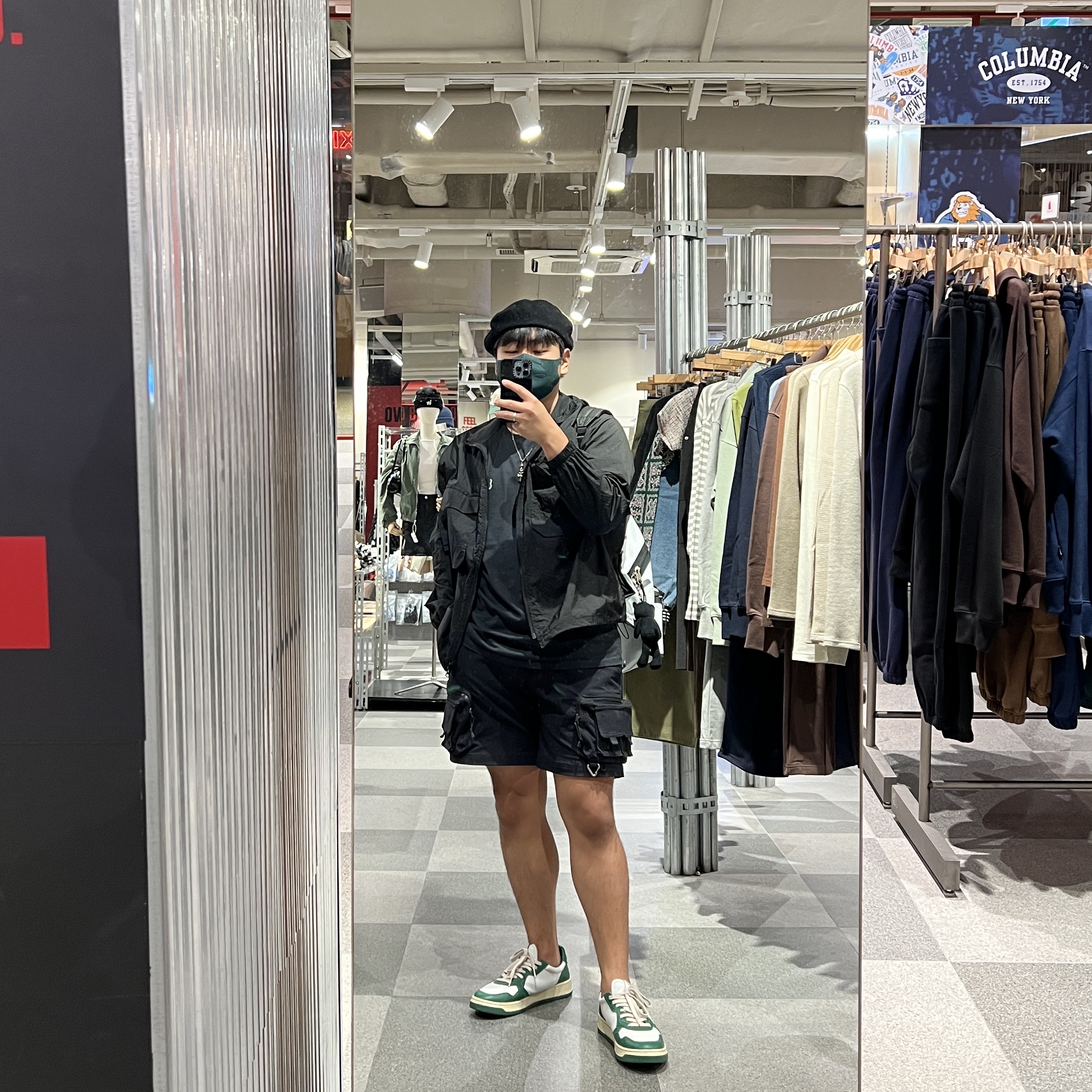 Autry Medalist Low Leather Sneakers Green White, Nike ACG Cargo Shorts Black - Asia μ°©μ© μ€νμΌ - 1
