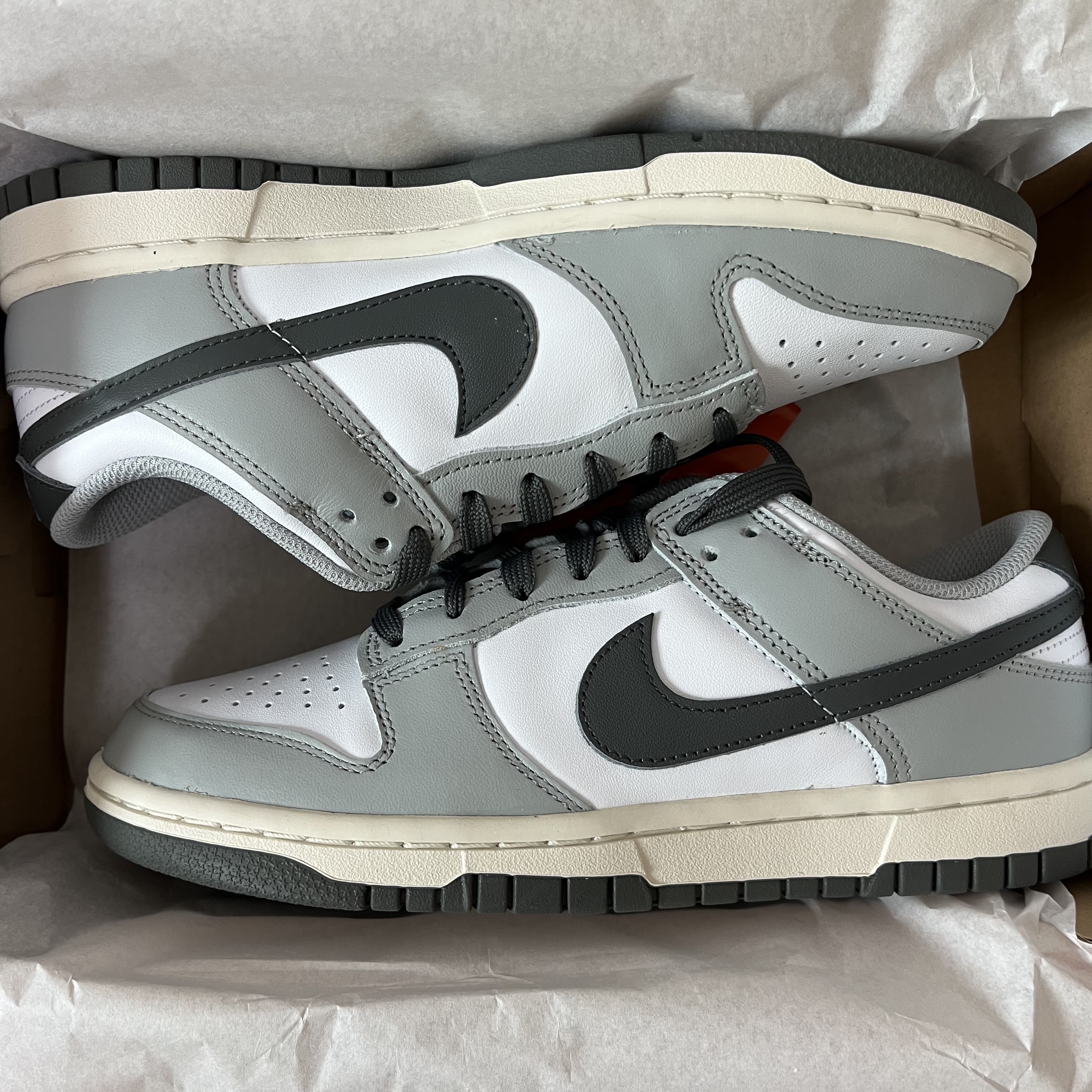 (W) Nike Dunk Low Light Smoke Grey 착용 스타일 - 2