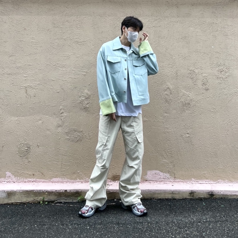Balenciaga Runner Sneakers Grey Burgundy 착용 스타일