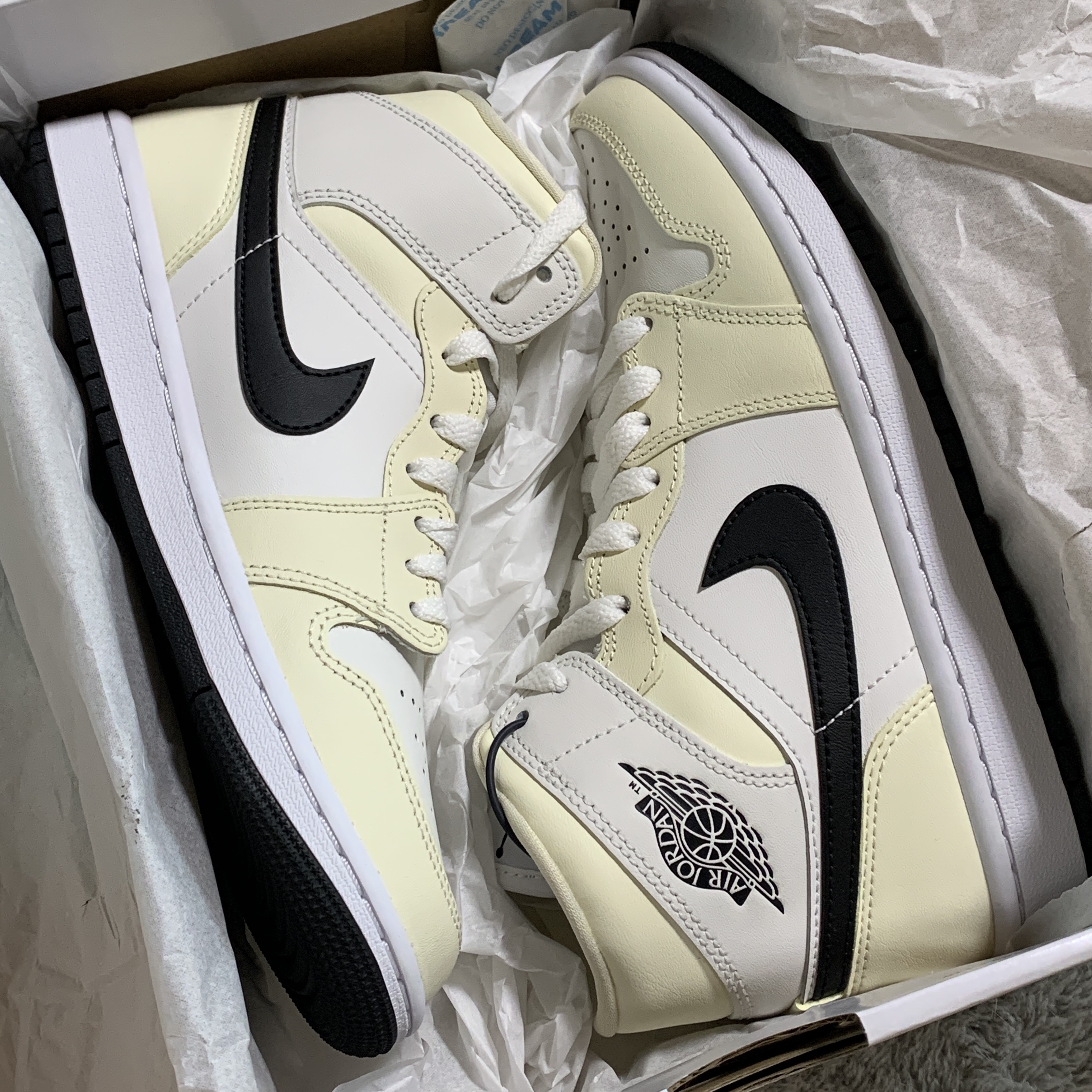 (W) Jordan 1 Mid Coconut Milk 착용 스타일
