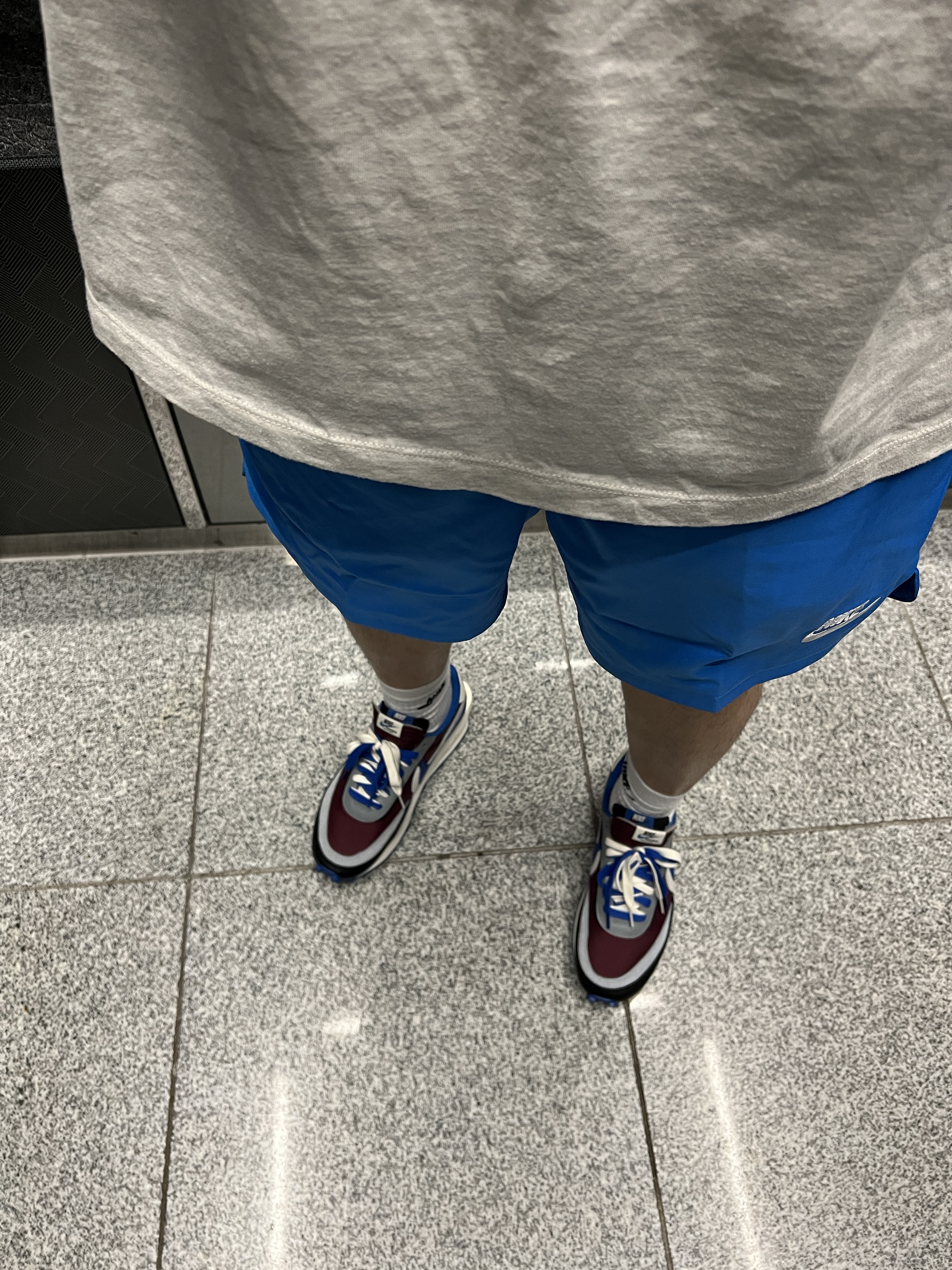 Nike x Sacai x Undercover LDWaffle Night Maroon Team Royal, Homme Plisse Issey Miyake Basics Pants Black 착용 스타일 - 1
