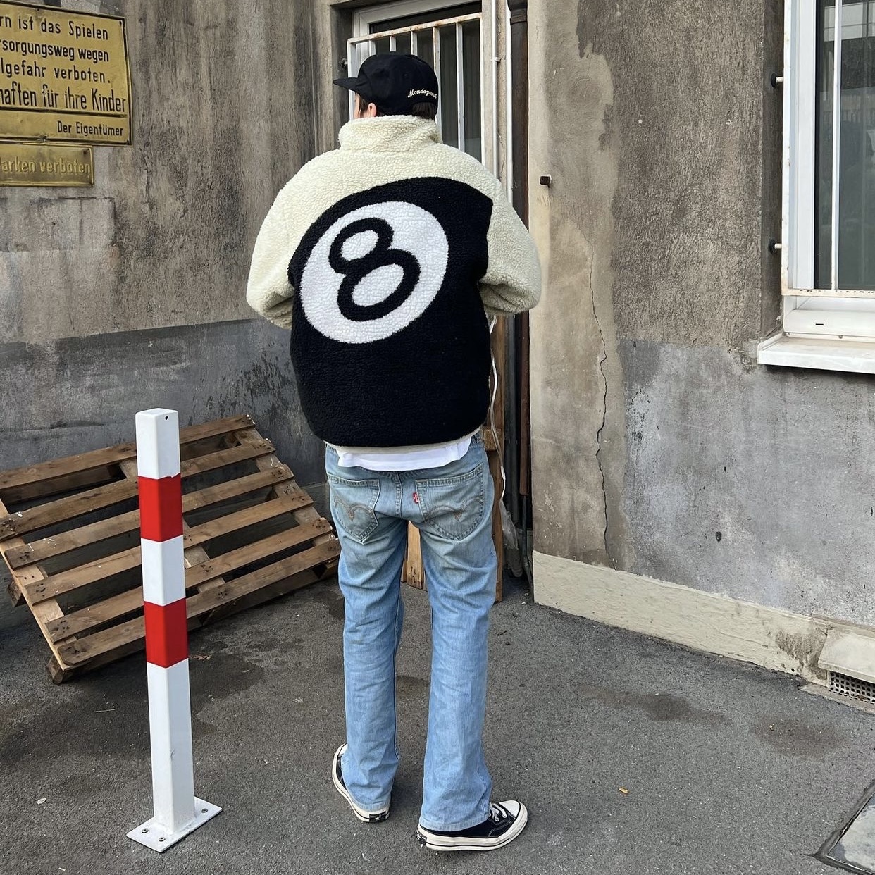 Stussy 8 Ball Sherpa Jacket Natural 착용 스타일 - 2