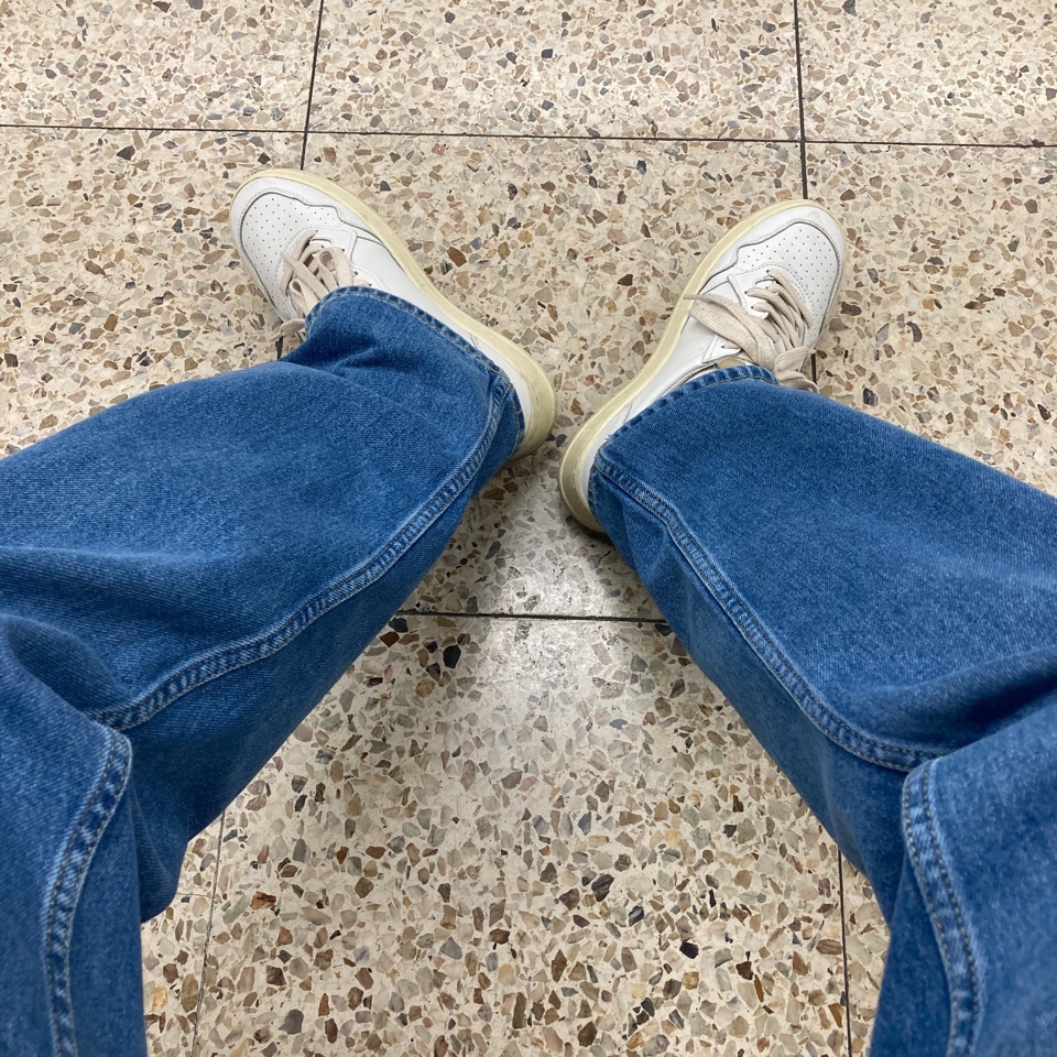 Autry Medalist Low Leather Sneakers White 착용 스타일