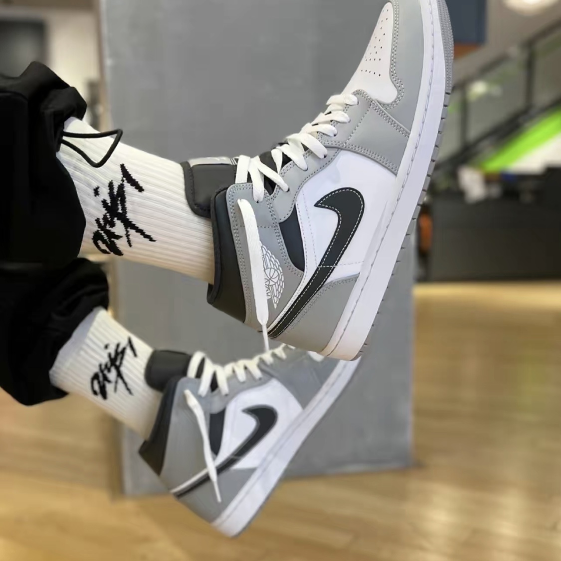 Jordan 1 Mid Light Smoke Grey Anthracite 착용 스타일