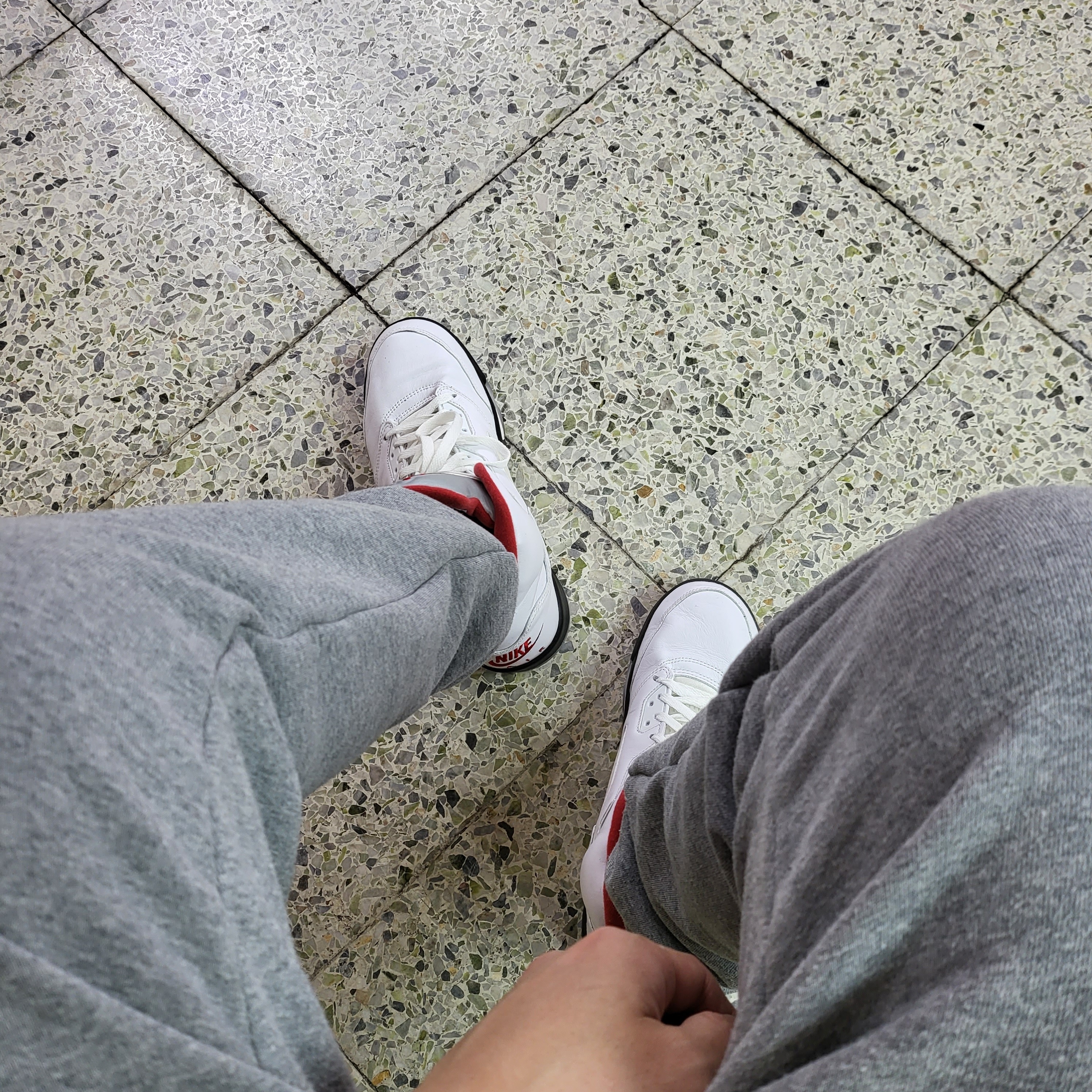 Jordan 5 Retro Fire Red Silver Tongue 2020 착용 스타일 - 1