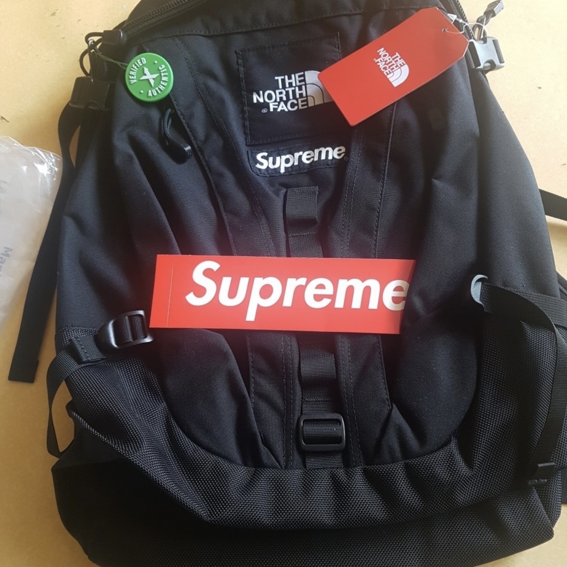 Supreme x The North Face Expedition Backpack Black - 18FW 착용 스타일