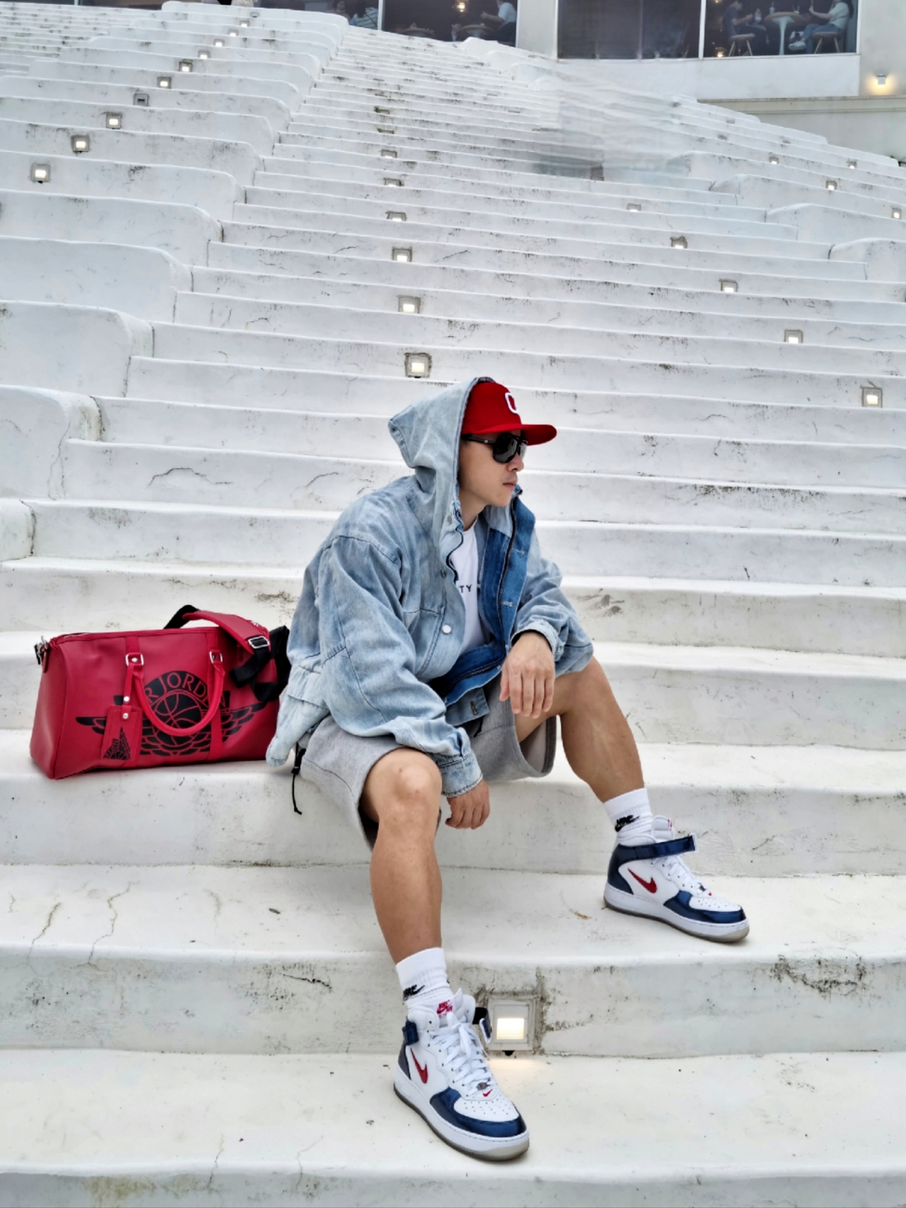 Nike NRG Solo Swoosh Fleece Shorts Dark Grey Heather - Asia, Nike Air Force 1 Mid QS University Red and Midnight Navy 착용 스타일 - 2