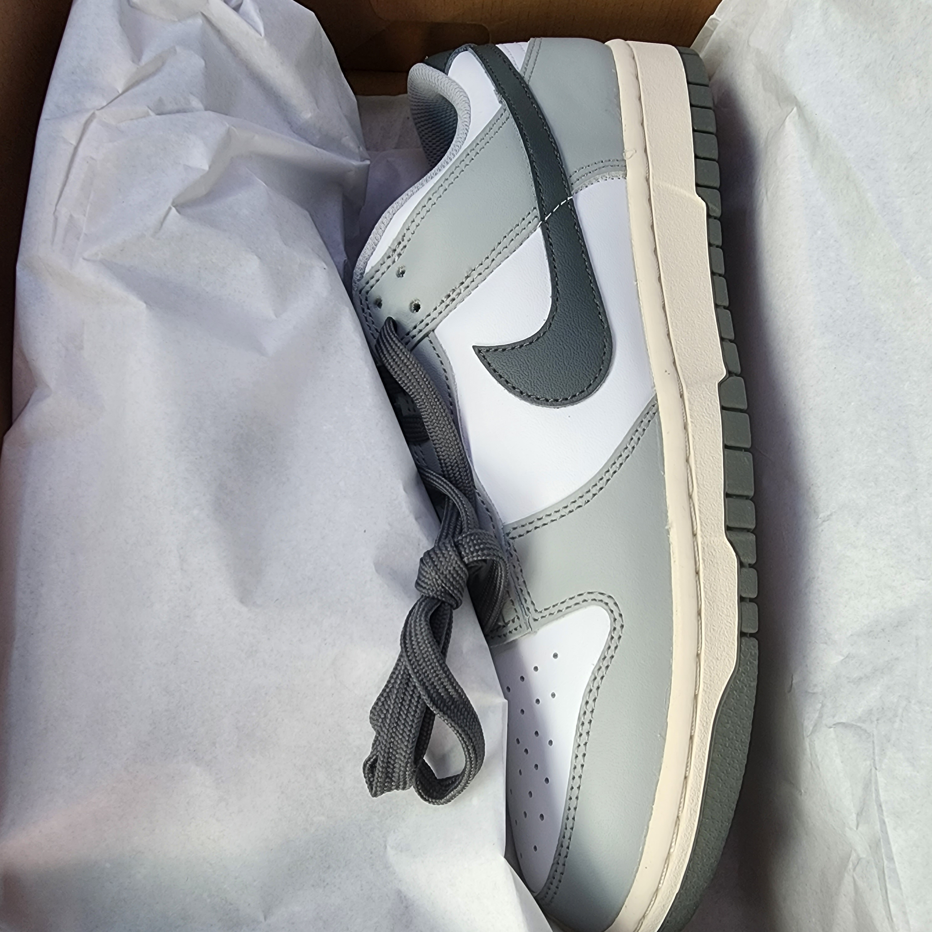 (W) Nike Dunk Low Light Smoke Grey 착용 스타일 - 1