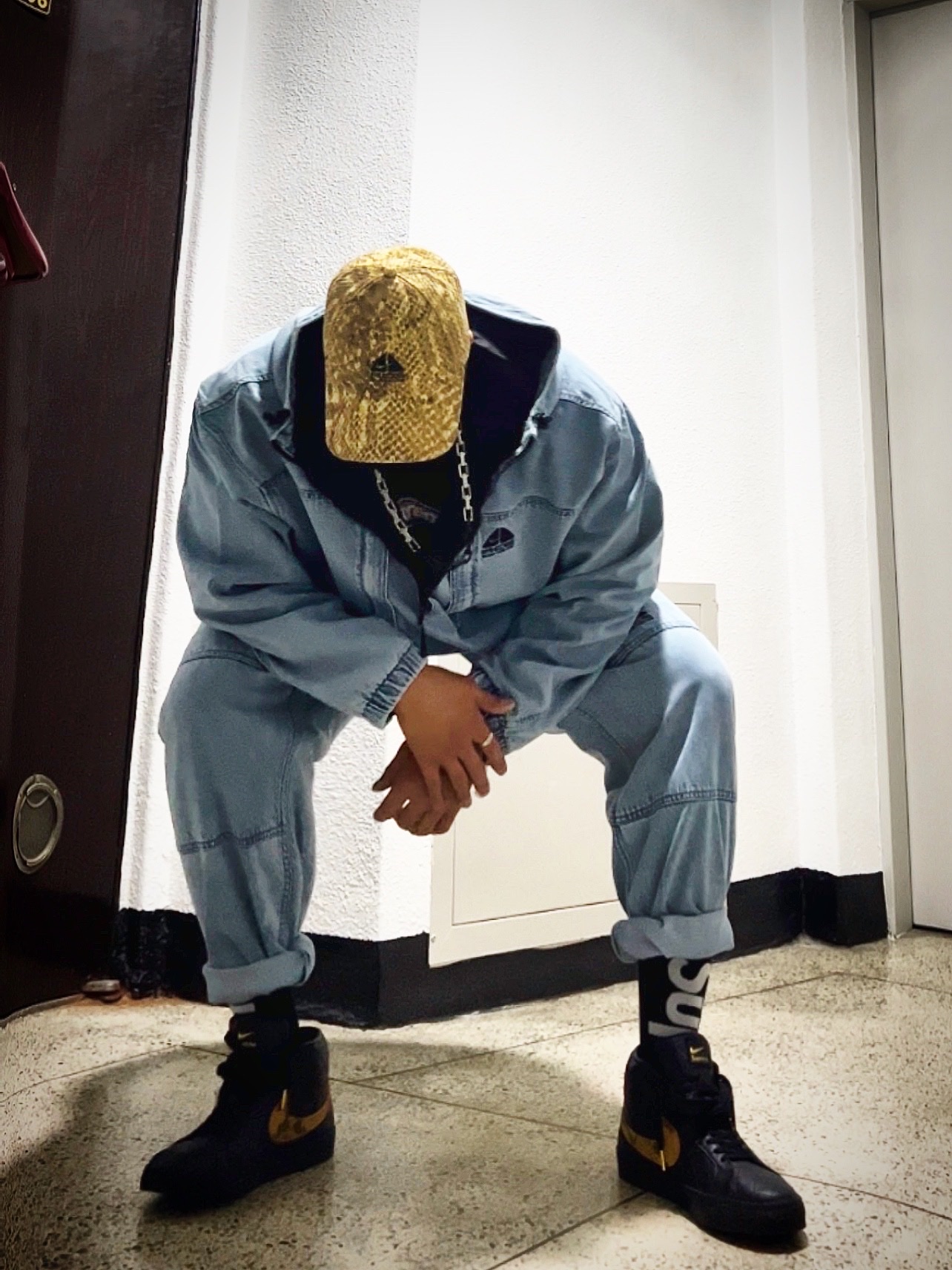 Supreme x Nike ACG Denim 6-Panel Gold Snakeskin - 22FW, Louis Vuitton Monogram Chain Bracelet Silver 착용 스타일 - 2