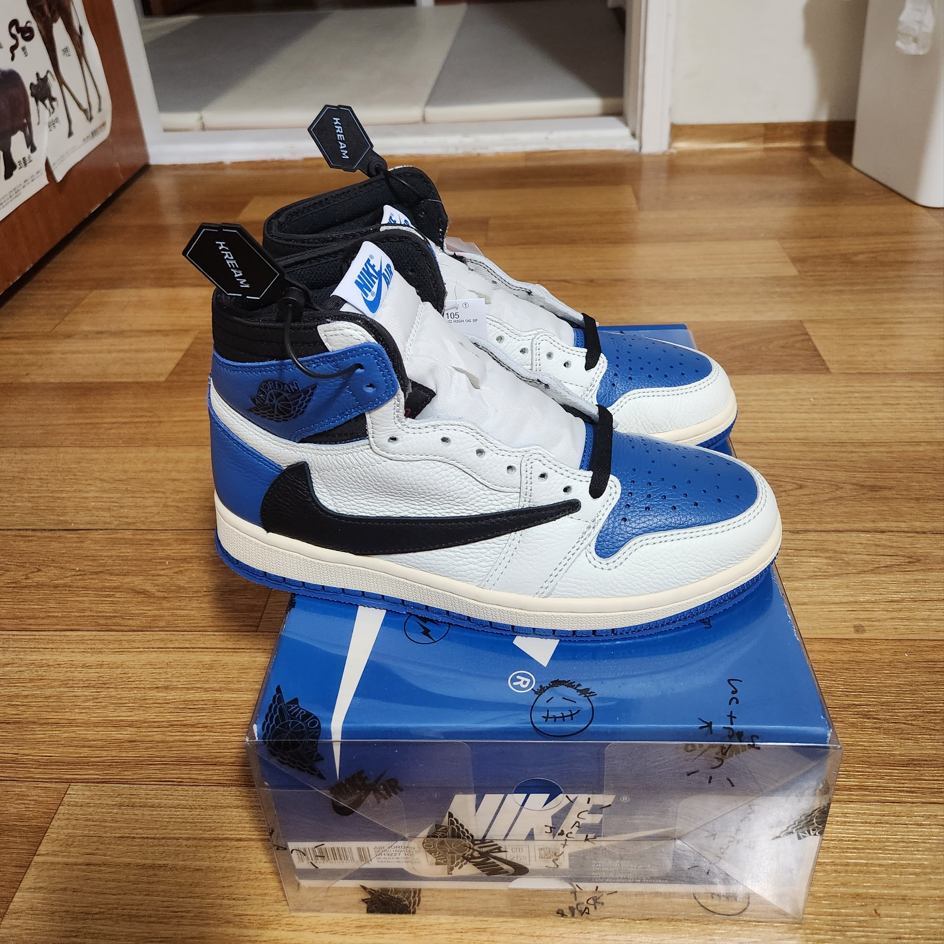Jordan 1 x Travis Scott x Fragment Retro High OG SP Military Blue 착용 스타일 - 2