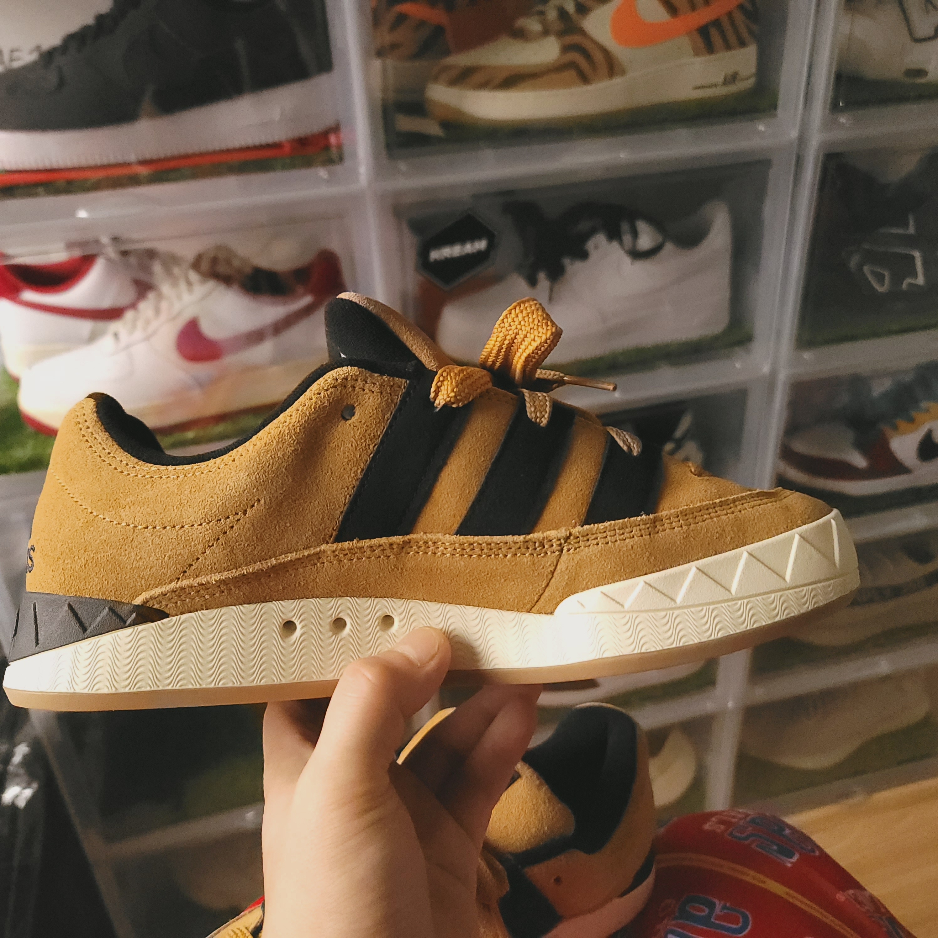 Adidas x Atmos Adimatic OG Shoebox 착용 스타일 - 3
