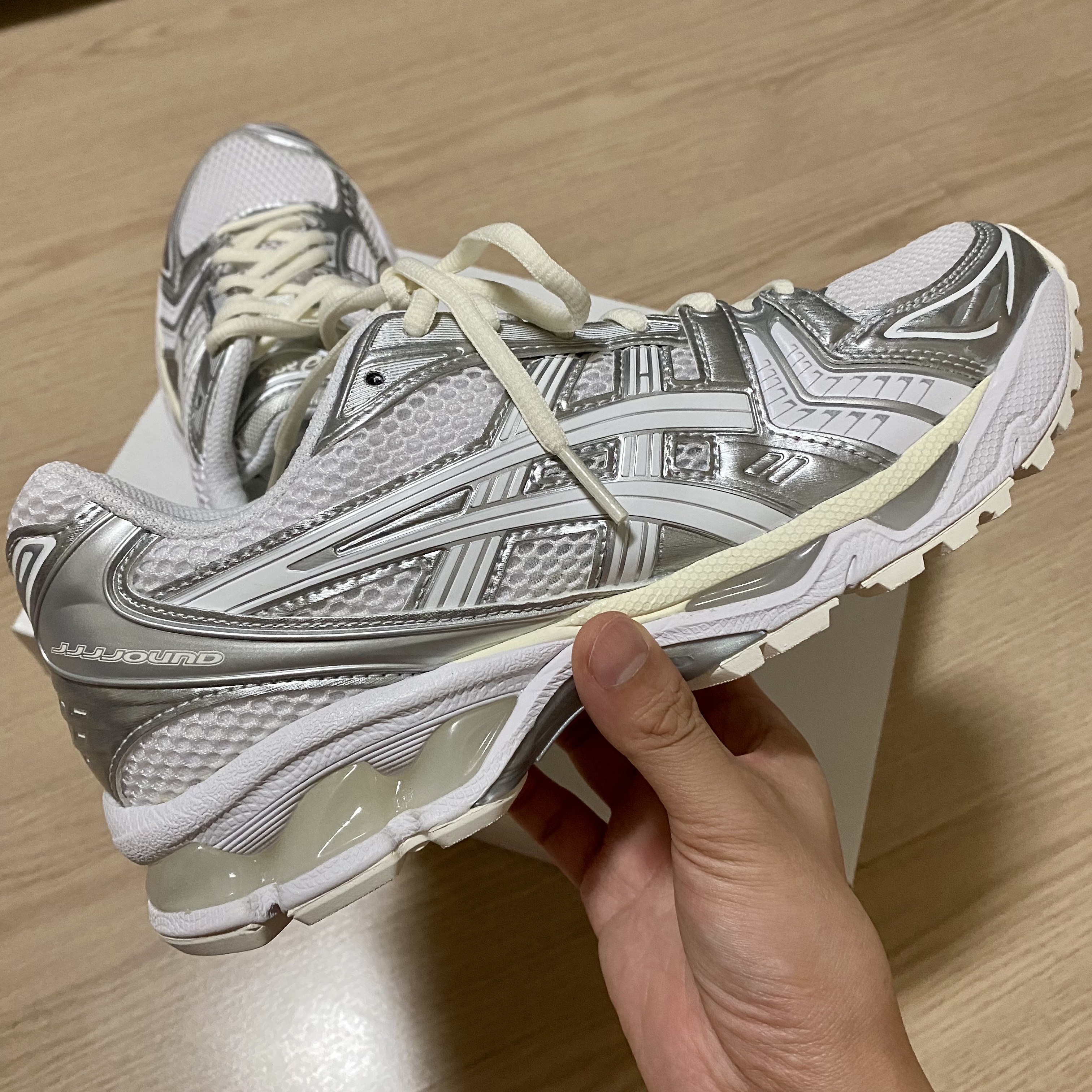 Asics x JJJJound Gel-Kayano 14 Silver White 착용 스타일 - 2