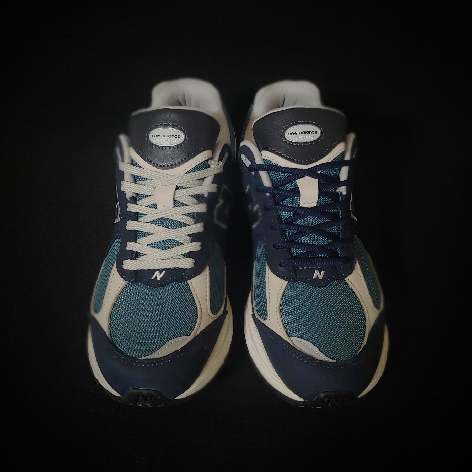 New Balance 2002R Dark Navy 착용 스타일 - 1