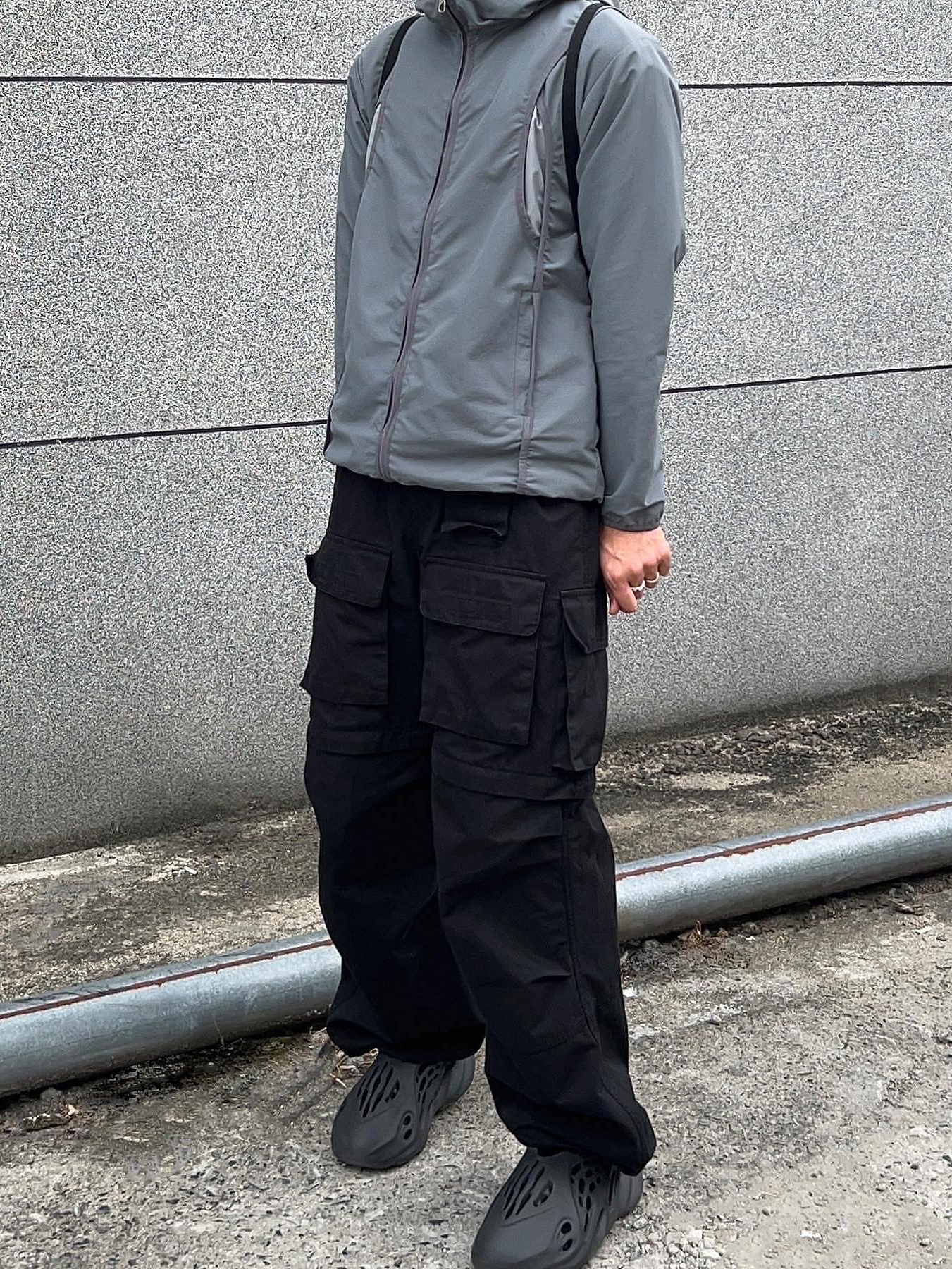 Adidas Yeezy Foam RNNR Onyx 착용 스타일 - 3