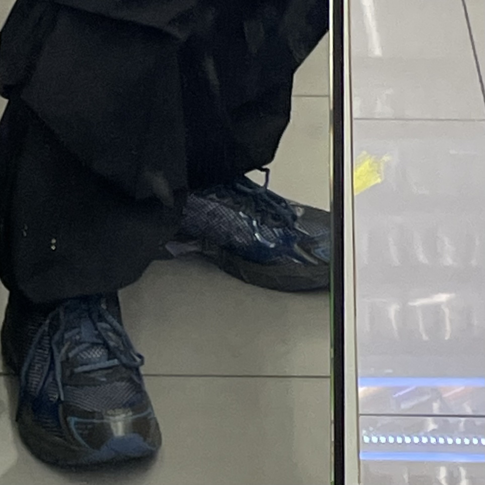 Asics UB4-S Gel-1130 Graphite Grey, Our Legacy Work Shop Hood Black 착용 스타일 - 3