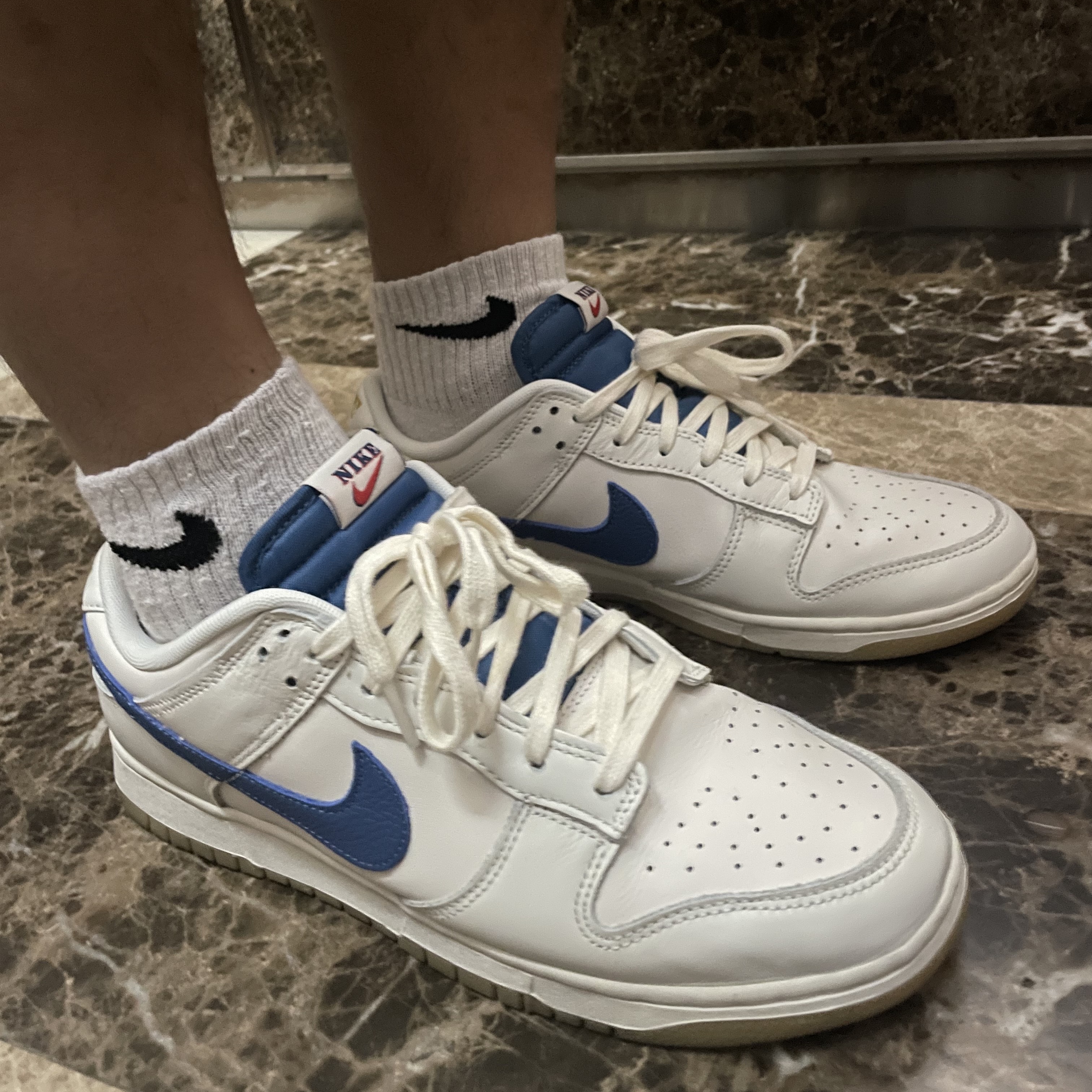 Nike Dunk Low SE Sail Dark Marina Blue 착용 스타일 - 2