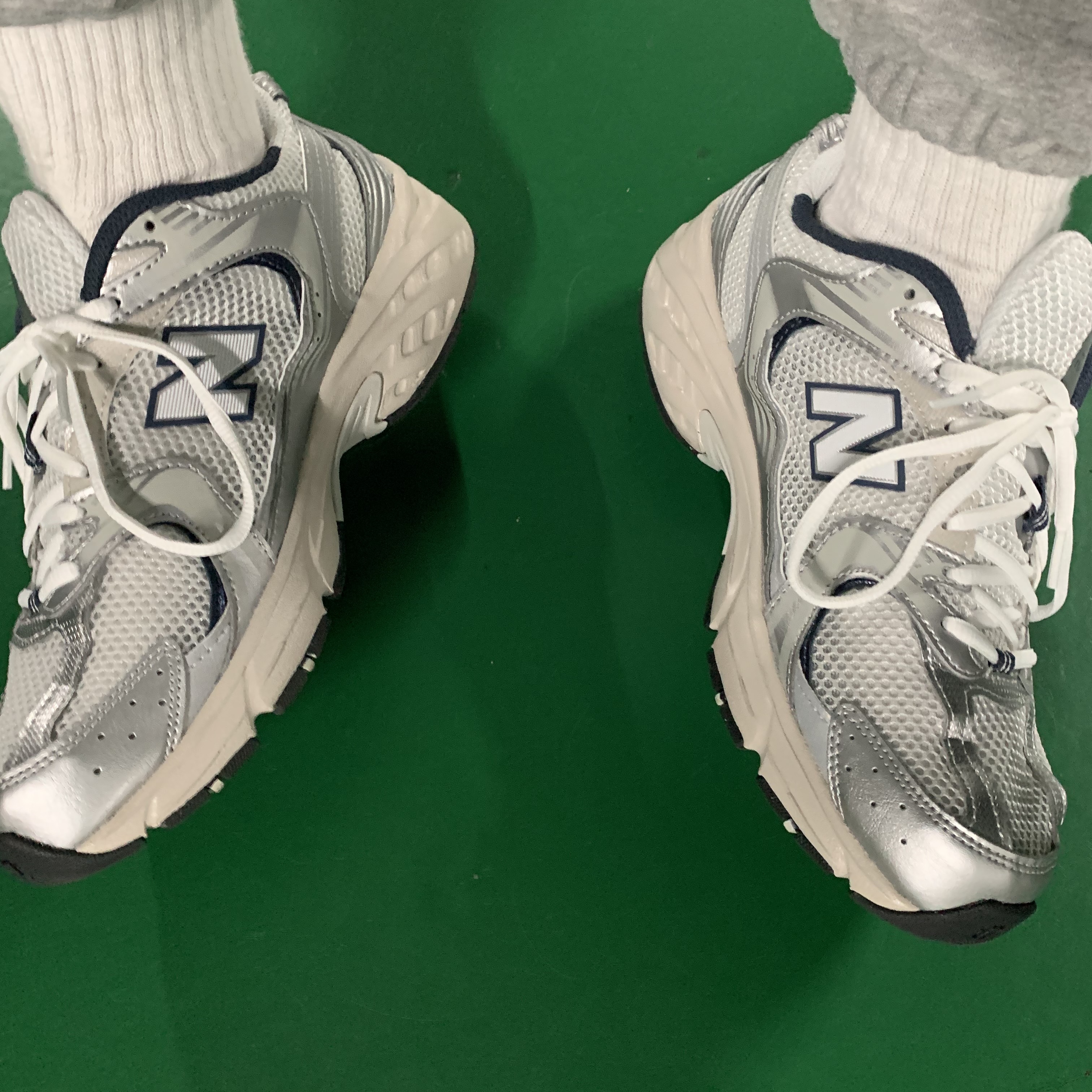 New Balance 530 Steel Grey 착용 스타일