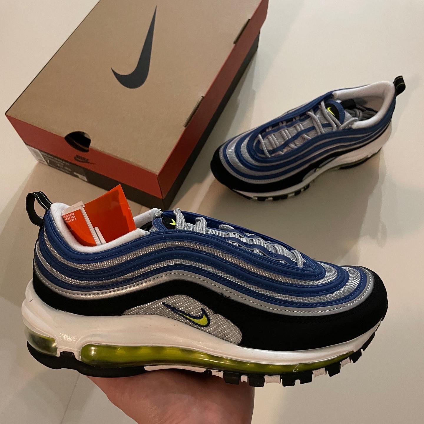 Nike Air Max 97 OG Atlantic Blue and Voltage Yellow 착용 스타일 - 1