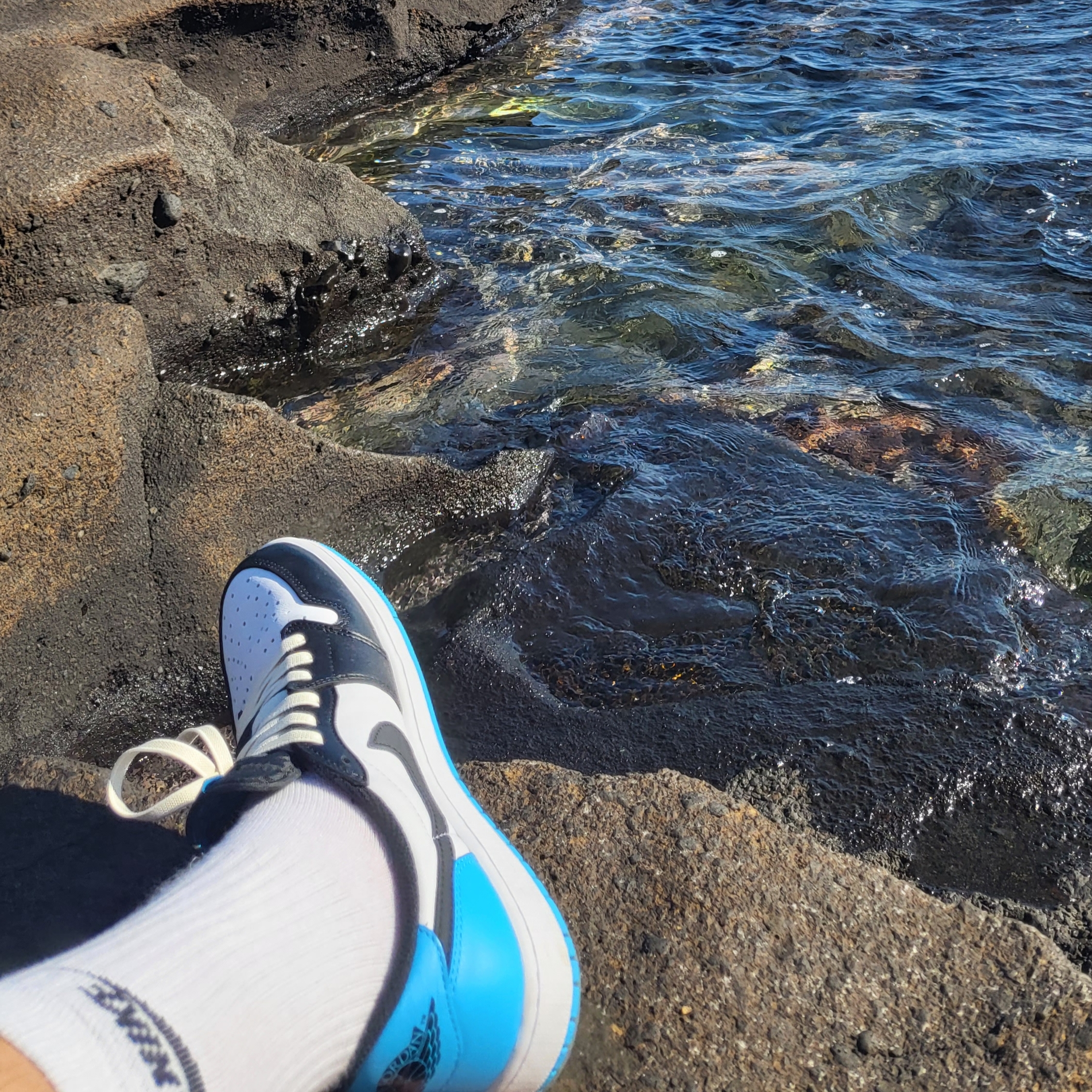 Jordan 1 Retro Low OG Black and Dark Powder Blue 착용 스타일