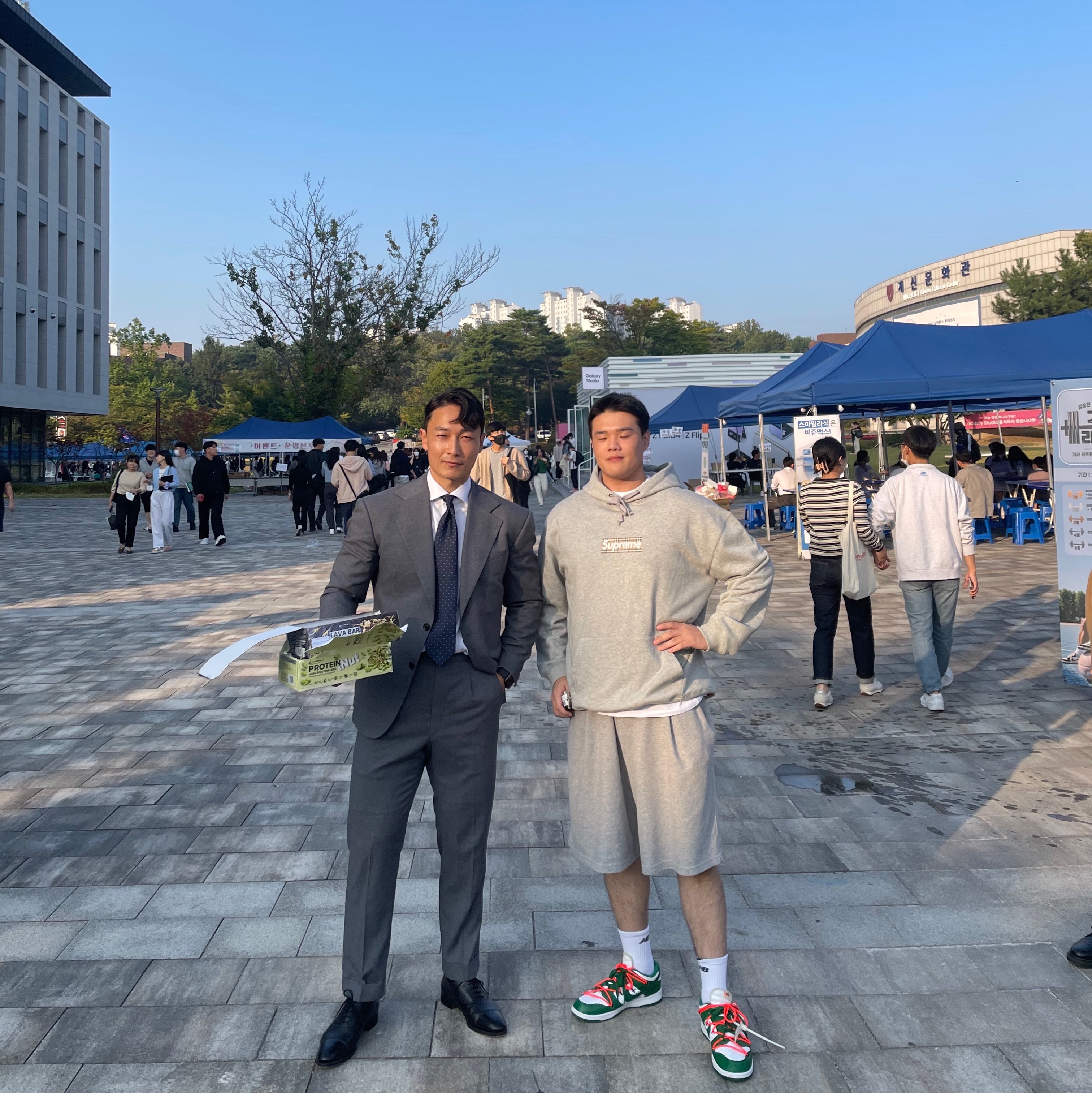 Nike x Off-White Dunk Low Pine Green, Supreme x Burberry Box Logo Hooded Sweatshirt Heather Grey - 22SS 착용 스타일