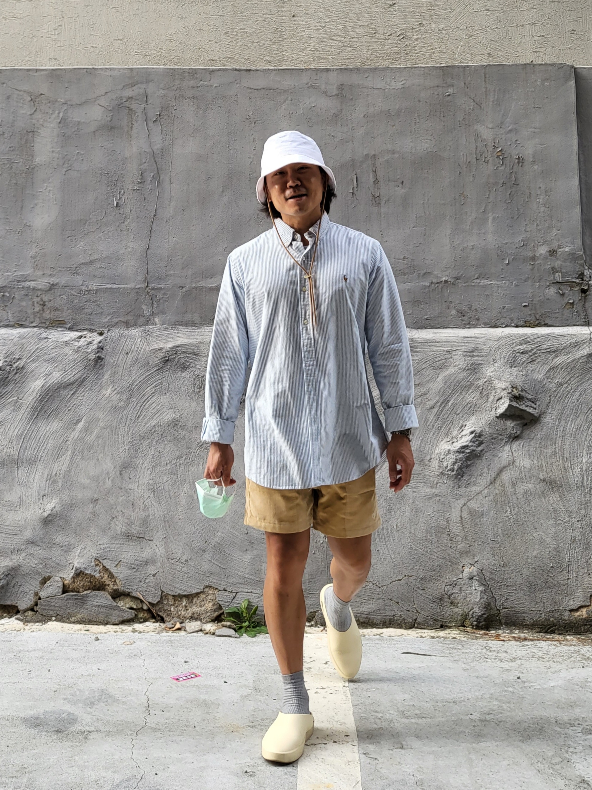 Nike x Jacquemus Bucket Hat White, Fear of God The California Cream 착용 스타일 - 1