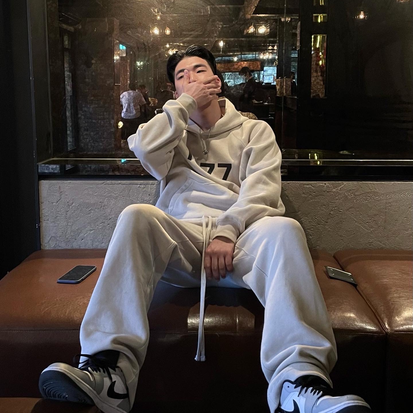 Essentials 1977 Hoodie Wheat - 22SS, Essentials Relaxed Sweatpants Wheat - 22SS 착용 스타일