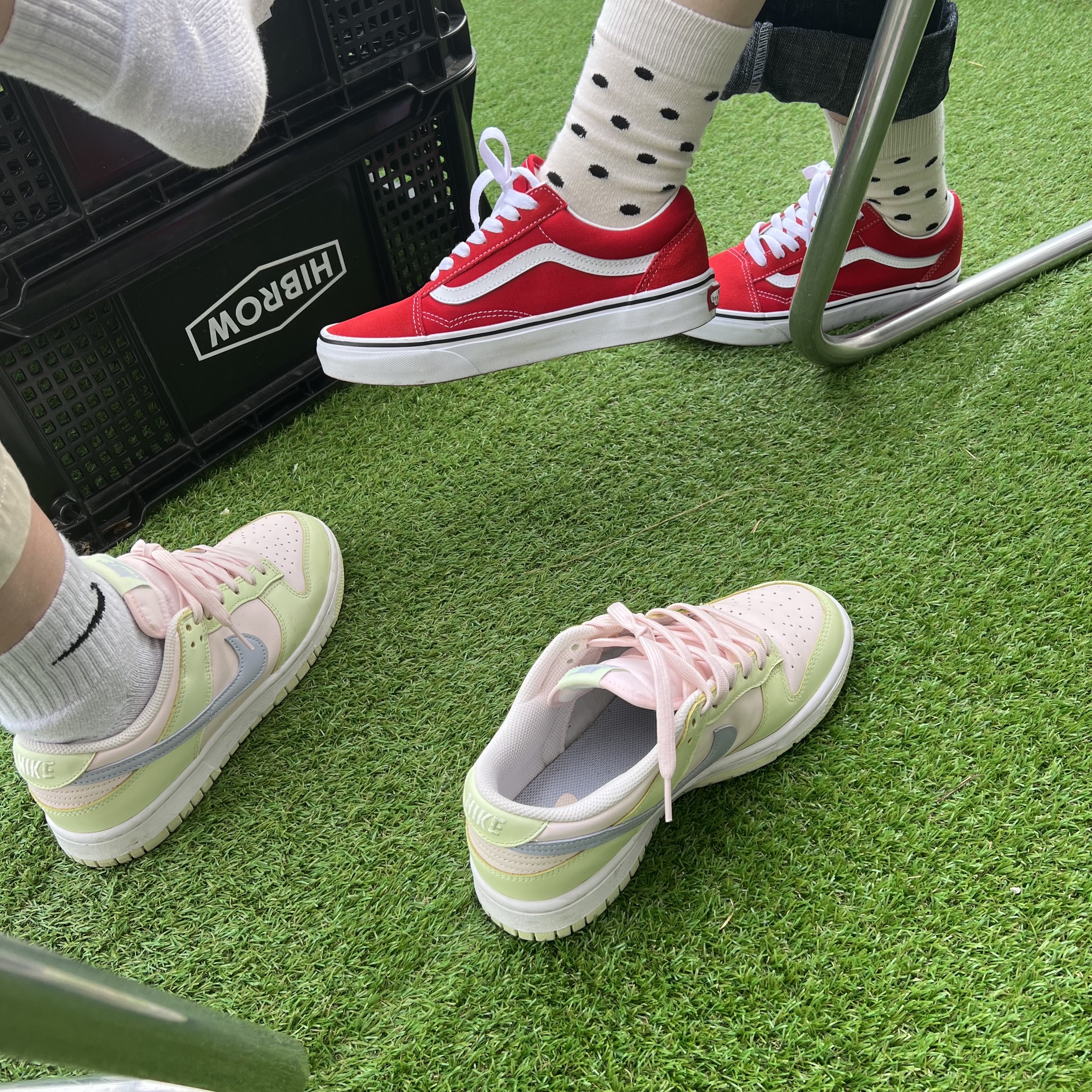 (W) Nike Dunk Low Light Soft Pink, Vans Old Skool Racing Red 착용 스타일 - 1