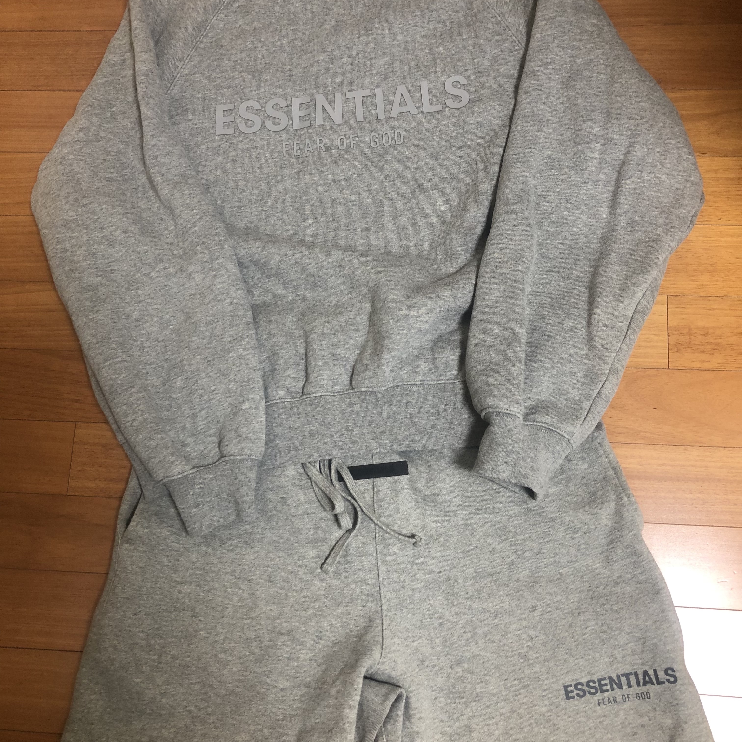Essentials The Core Collection Sweatshorts Heather Oatmeal, Essentials Pull-Over Crewneck Sweatshirt Heather Oatmeal - 21SS 착용 스타일