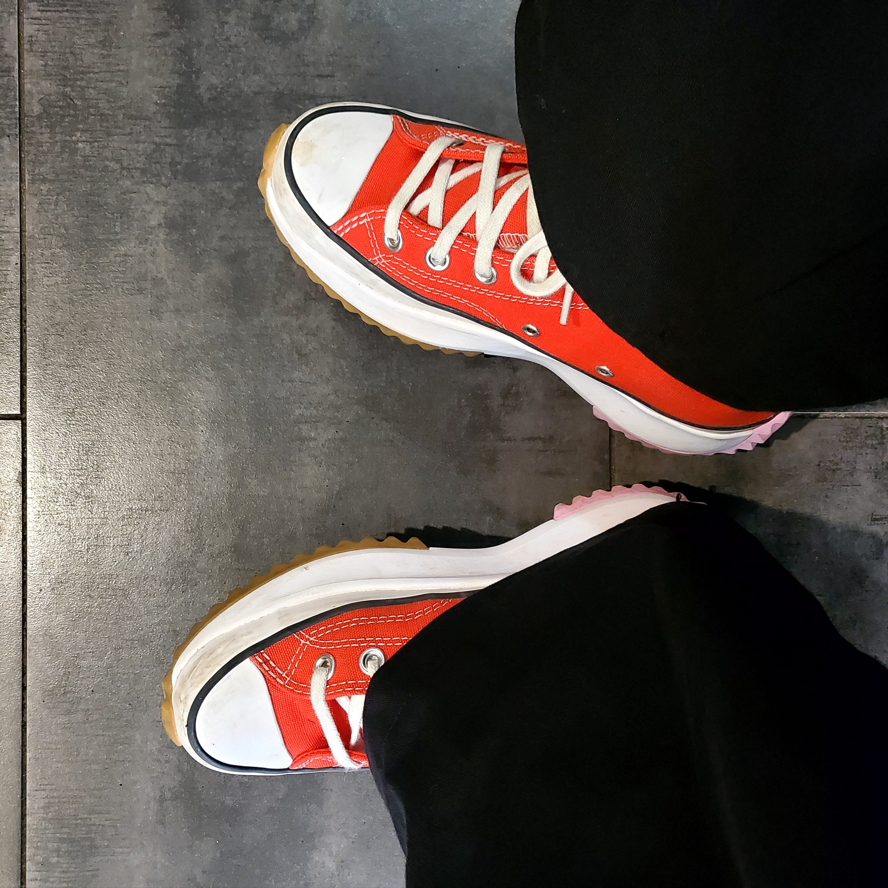 Converse Run Star Hike Hi University Red 착용 스타일 - 3