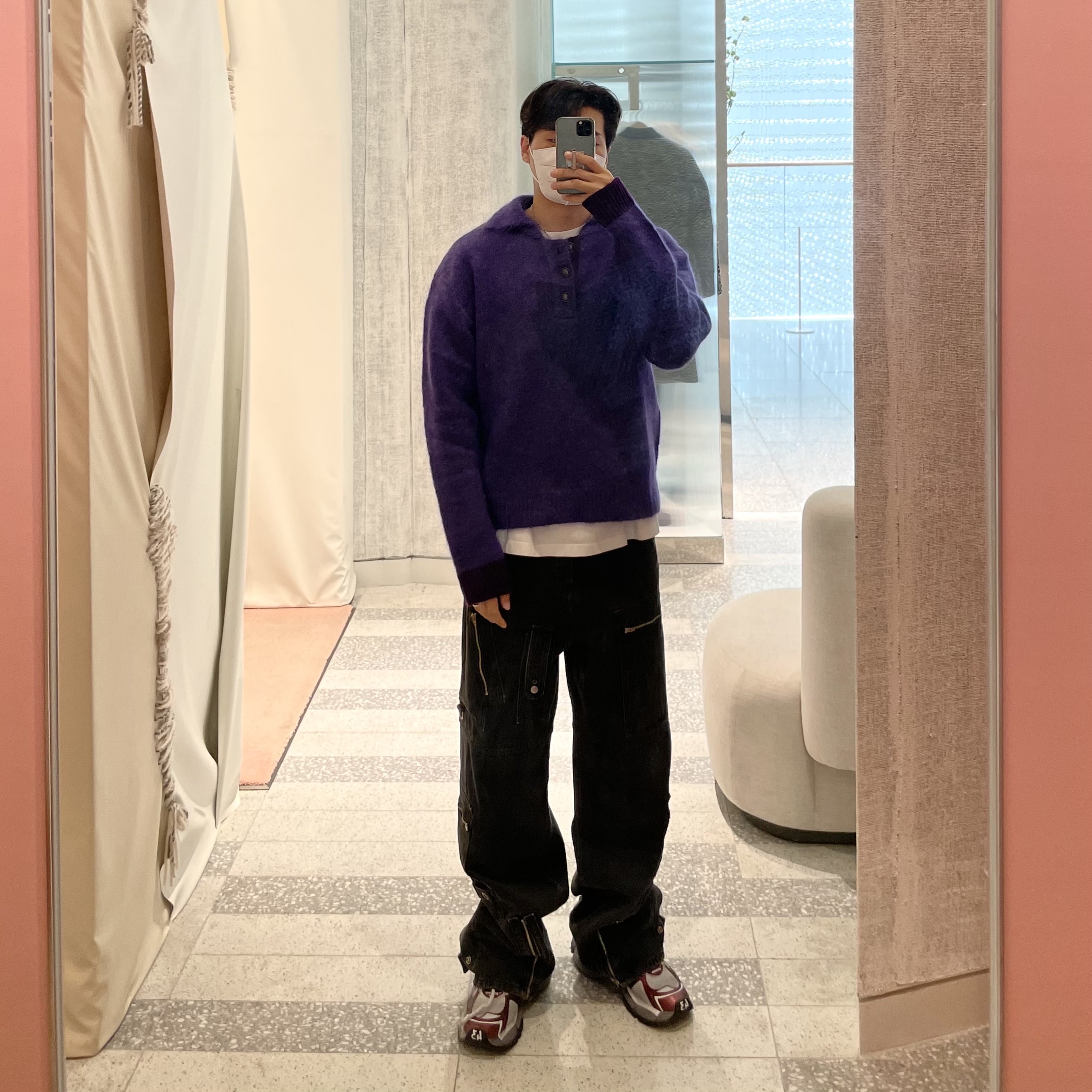 Balenciaga Runner Sneakers Grey Burgundy 착용 스타일