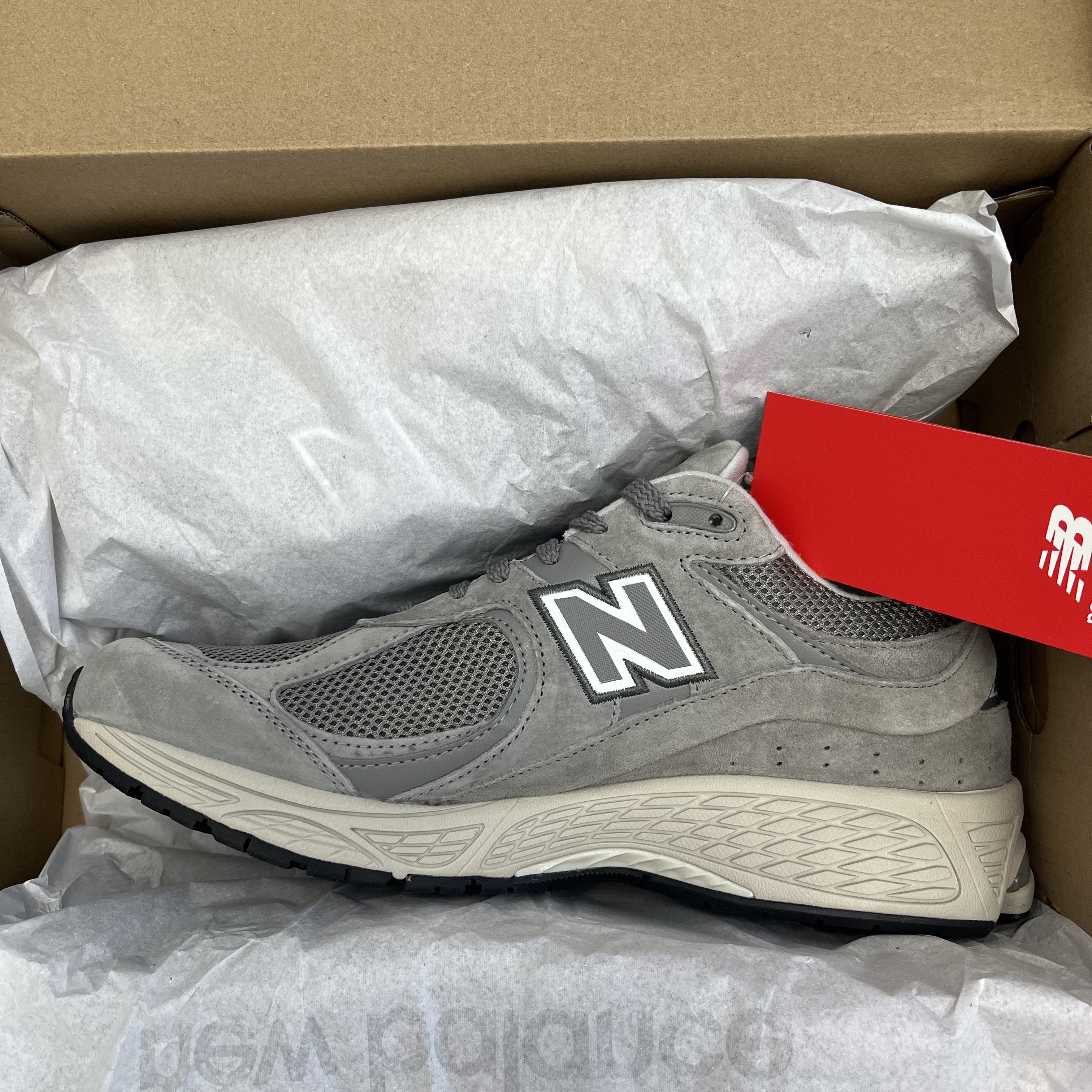 New Balance 2002R Grey 착용 스타일