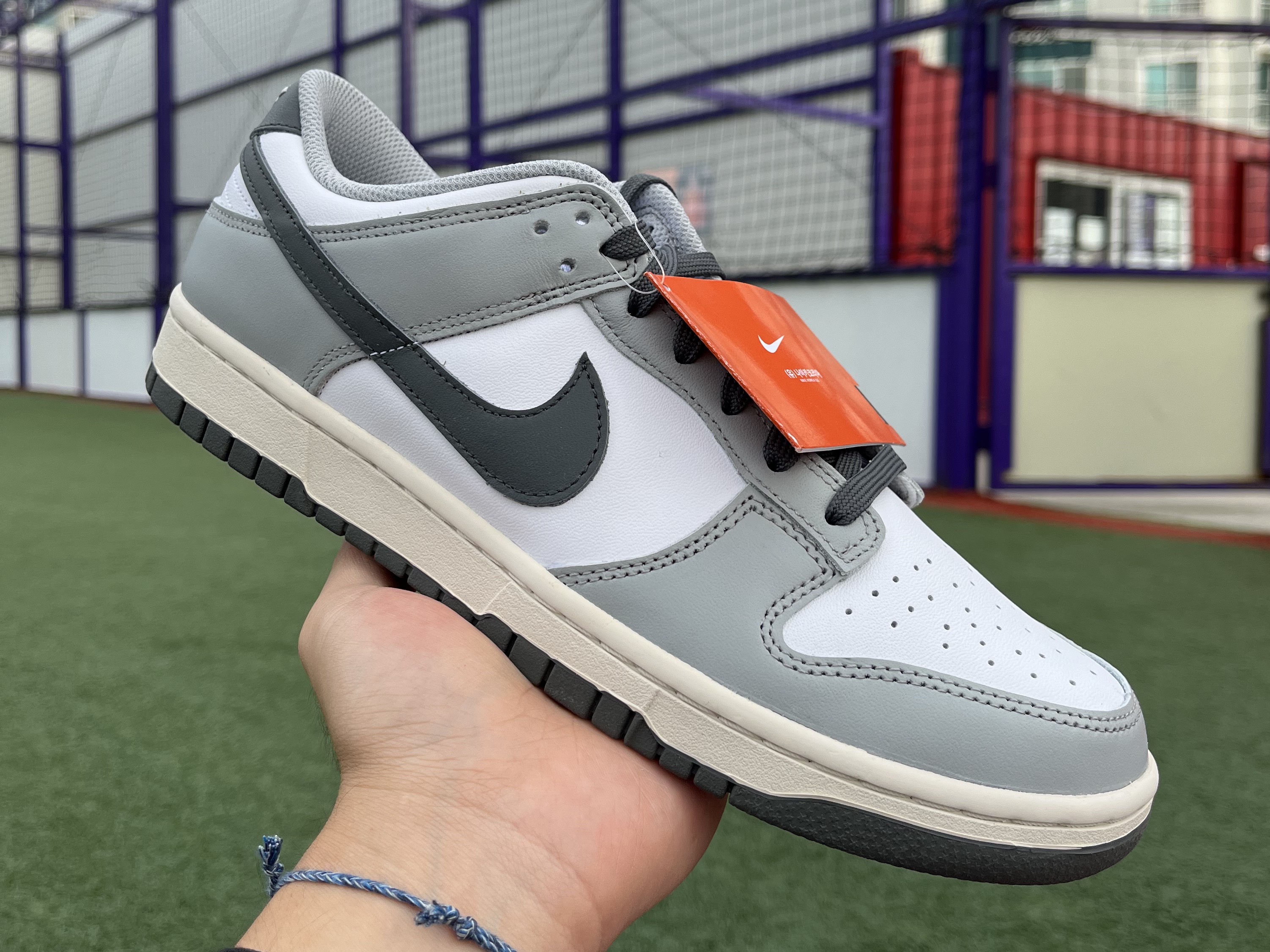(W) Nike Dunk Low Light Smoke Grey 착용 스타일 - 3